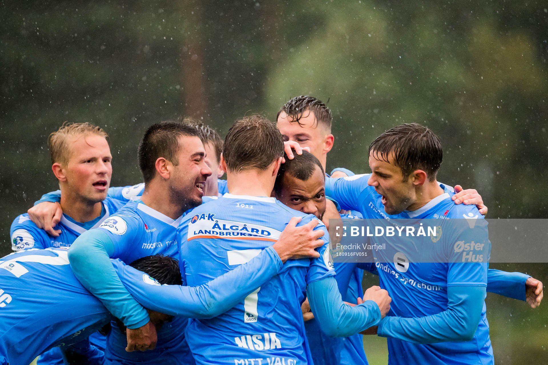 Erixon Danso of Sandnes Ulf celebrates with his teammates