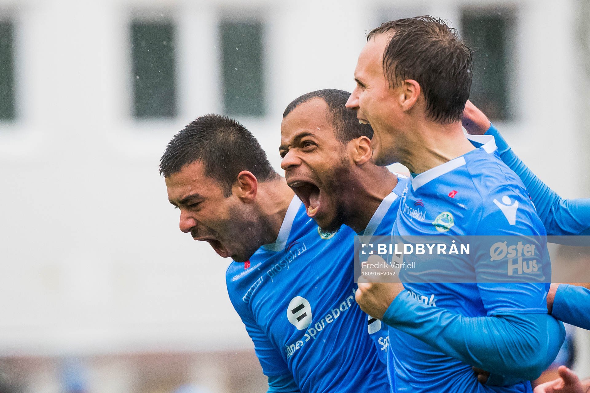 Erixon Danso of Sandnes Ulf celebrates with his teammates