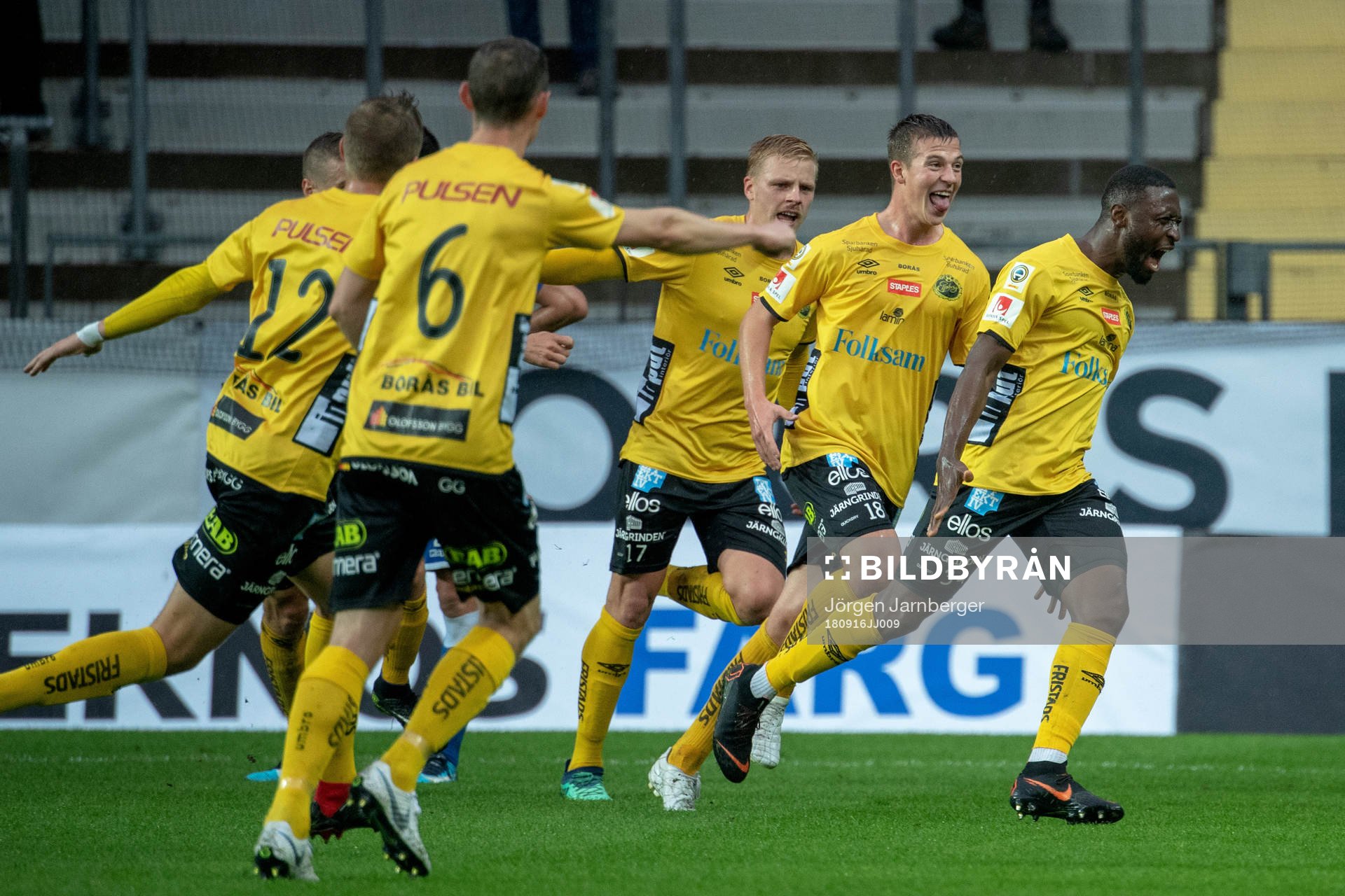 Elfsborgs Chinedu Obasi jublar med lagkamrater