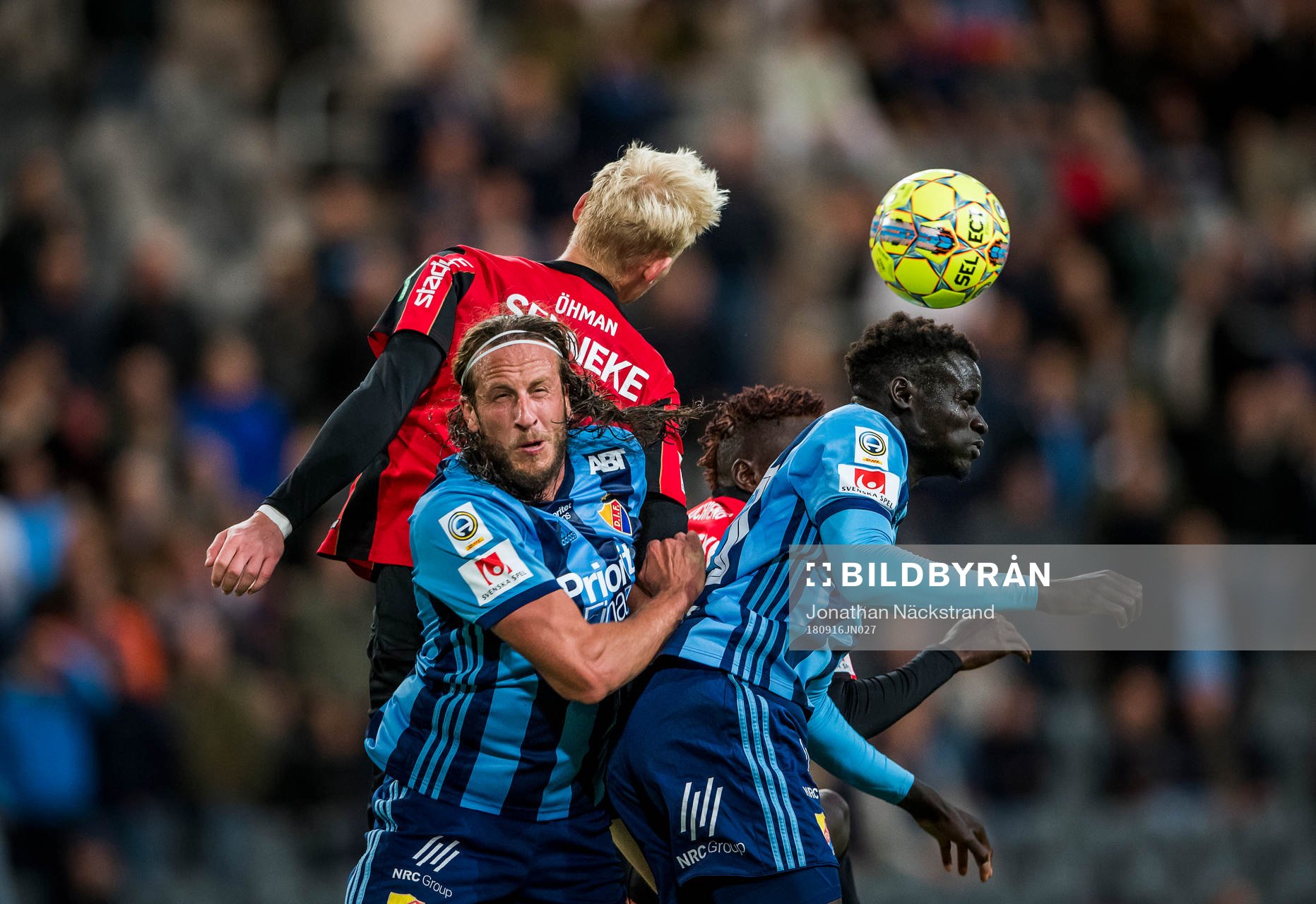 Djurgårdens Jonas Olsson (v) och Aliou Badji