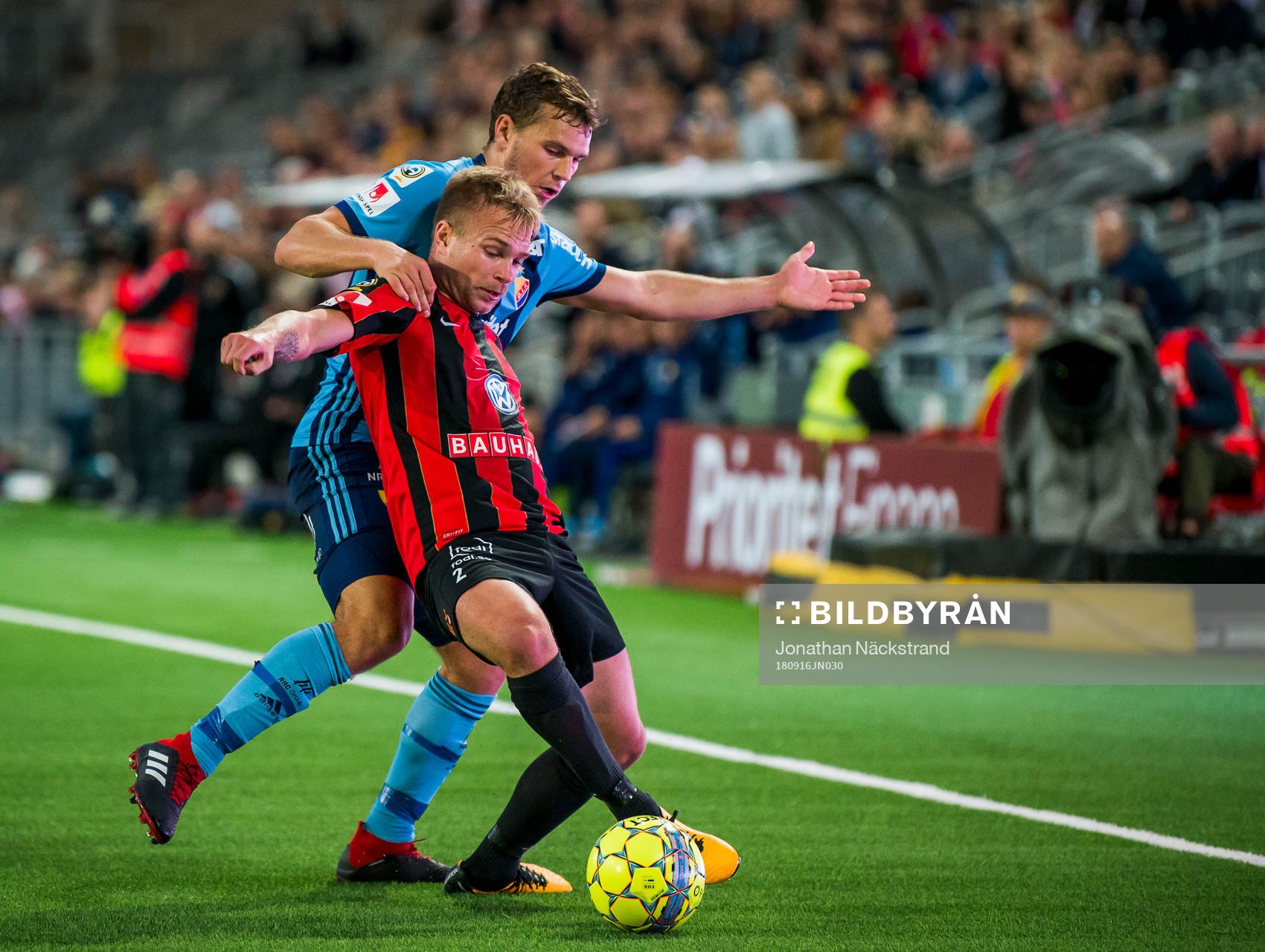 Djurgårdens Jesper Karlström Djurgårdens i en duell med