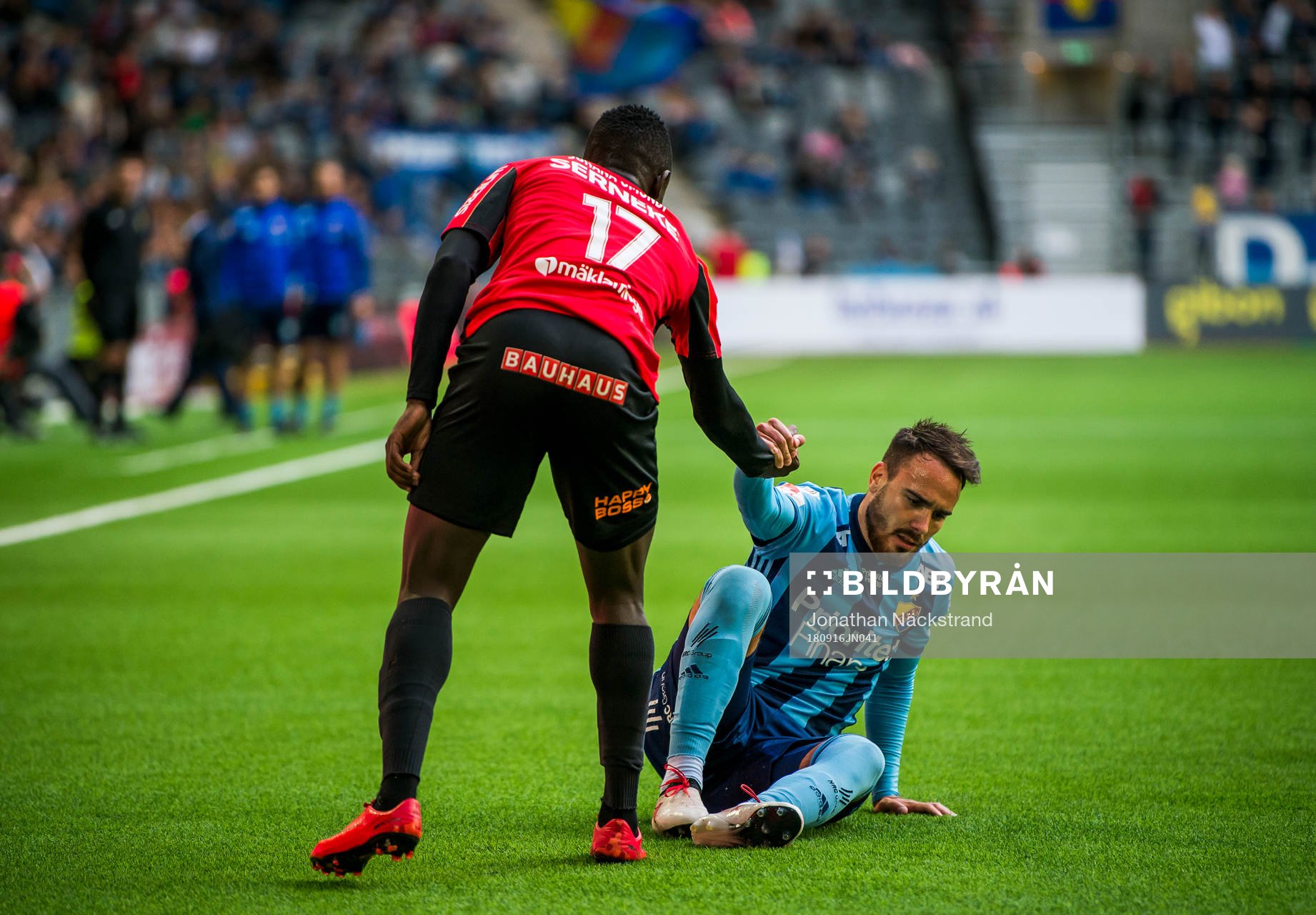 Brommapojkarnas Eric Johana Omondi och Djurgårdens Dzenis