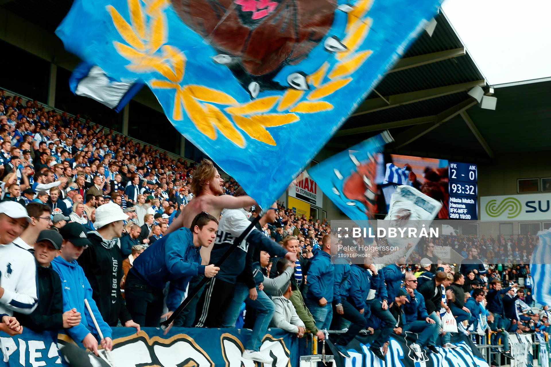 Norrköpings supporters jublar under fotbollsmatchen i Allsvenskan mellan Norrköping och AIK den 16 september 2018 i Norrköping.