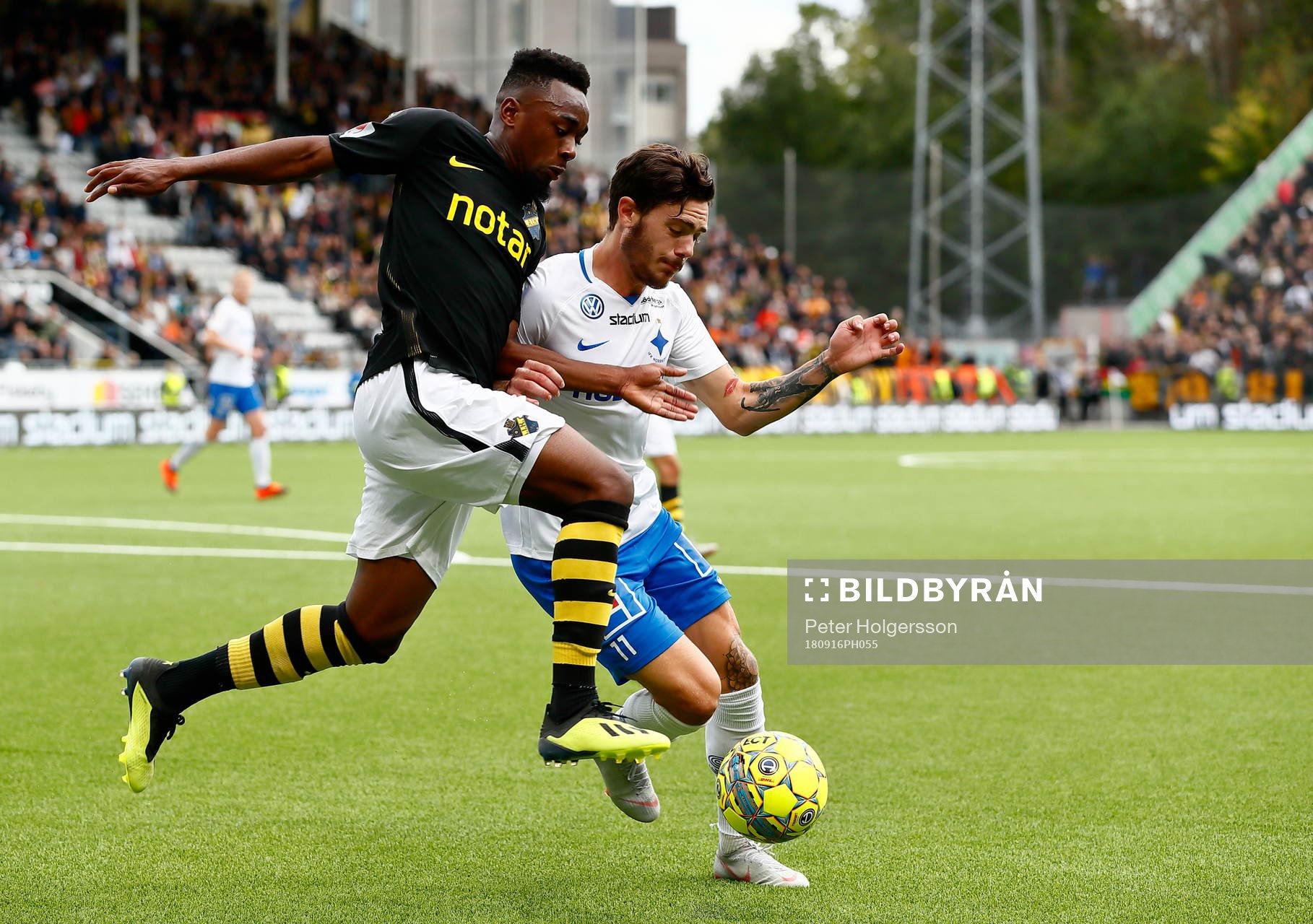 s Heradi Rashidi och Norrköpings David Moberg Karlsson