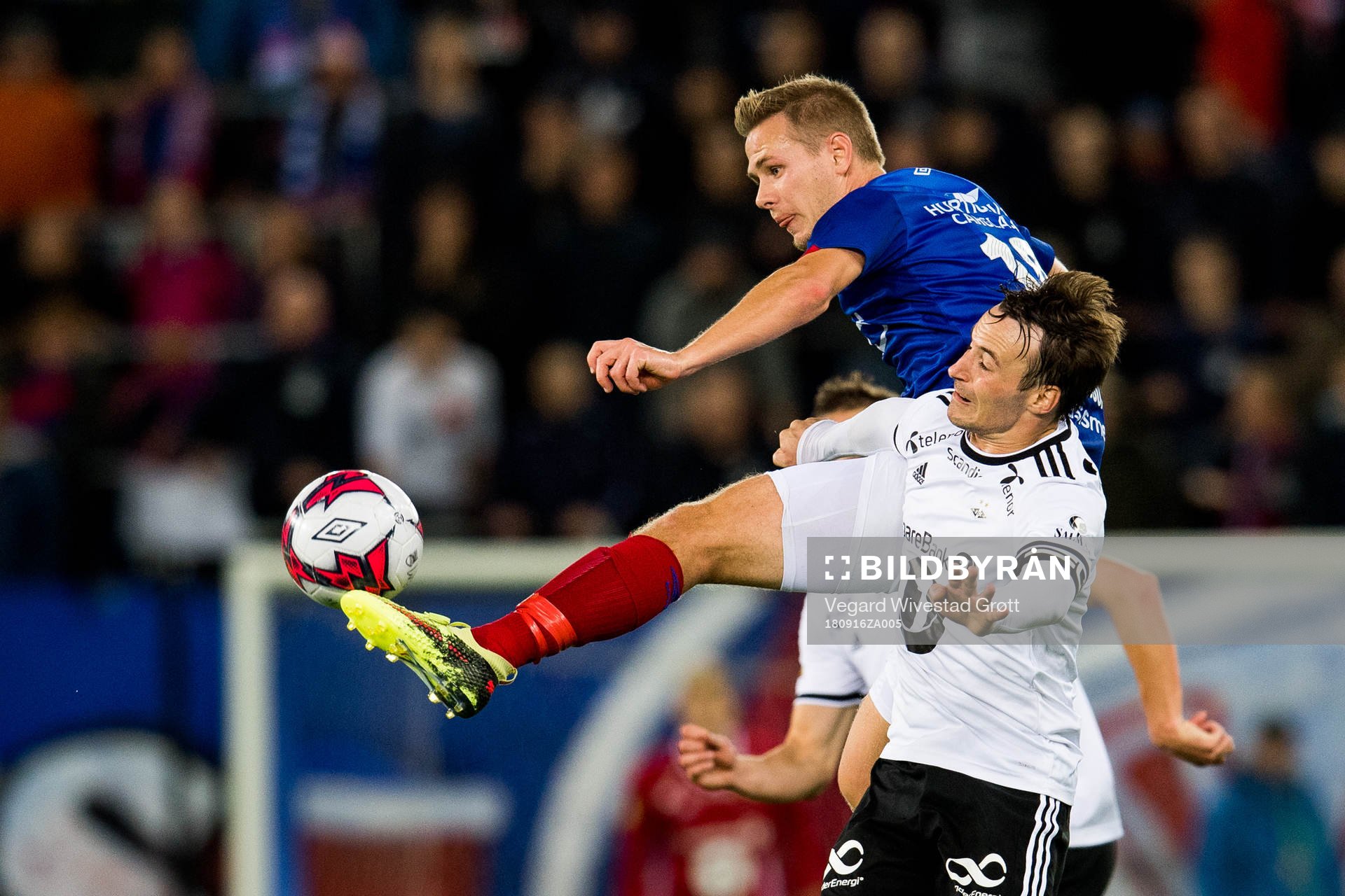Erik Israelsson of Vålerenga and Mike Jensen of Rosenborg