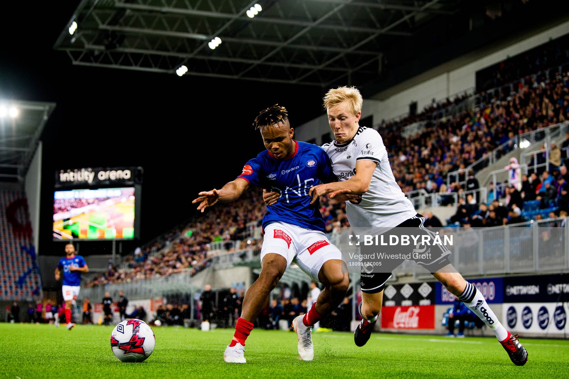 Chidera Ejuke of Vålerenga and Birger Meling of Rosenborg