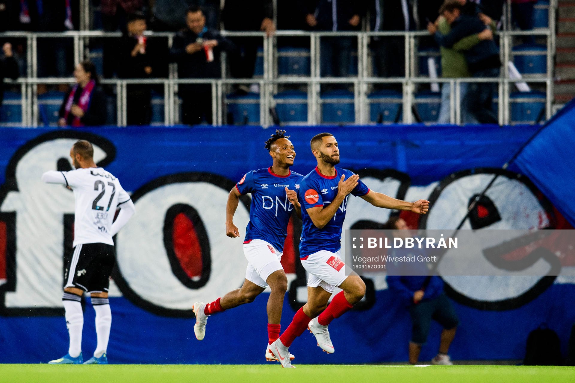 Amin Nouri of Vålerenga celebrates with Chidera Ejuke