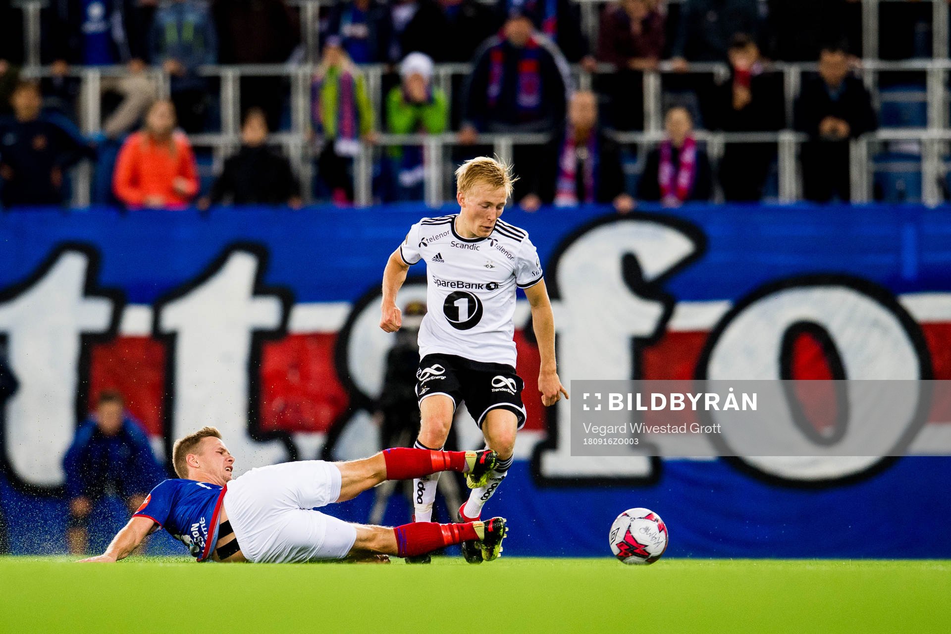 Erik Israelsson of Vålerenga and Birger Meling of Rosenborg