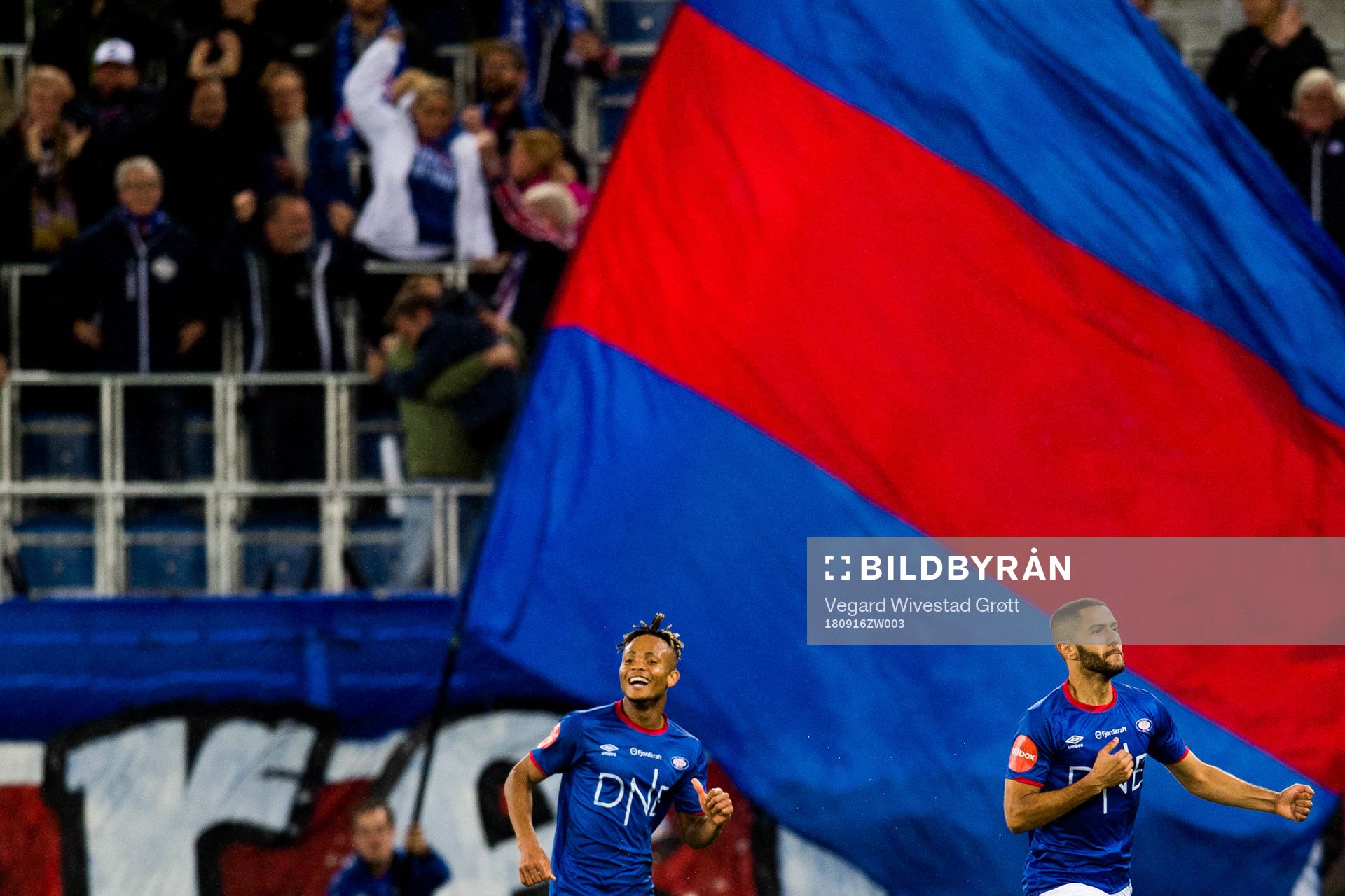 Amin Nouri of Vålerenga celebrates with Chidera Ejuke