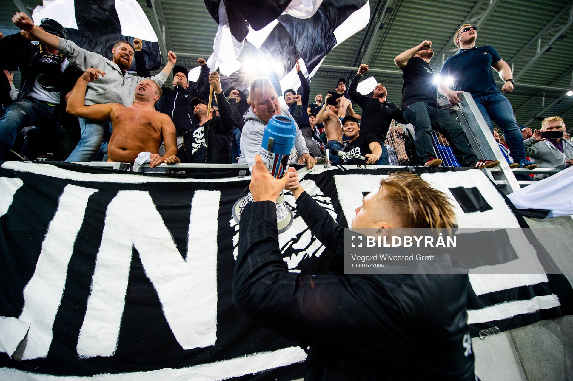 Alexander Søderlund of Rosenborg celebrates with fans