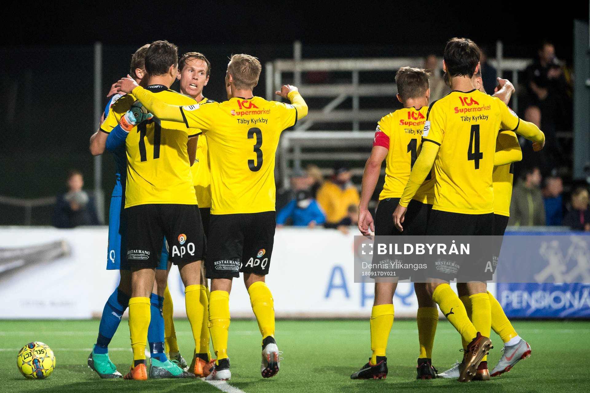 Frejs spelare jublar