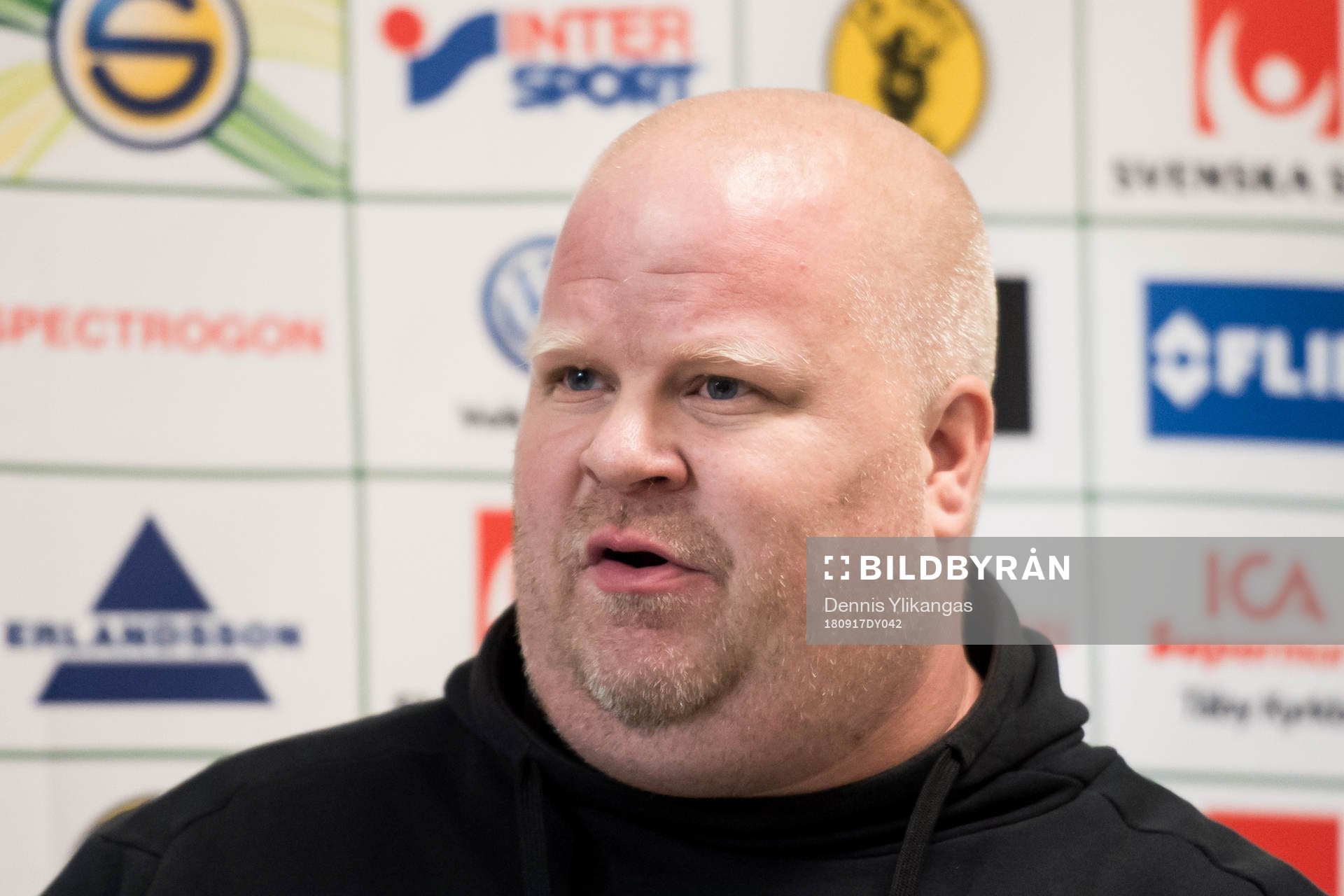 Frejs assisterande tränare Mattias Eriksson i en