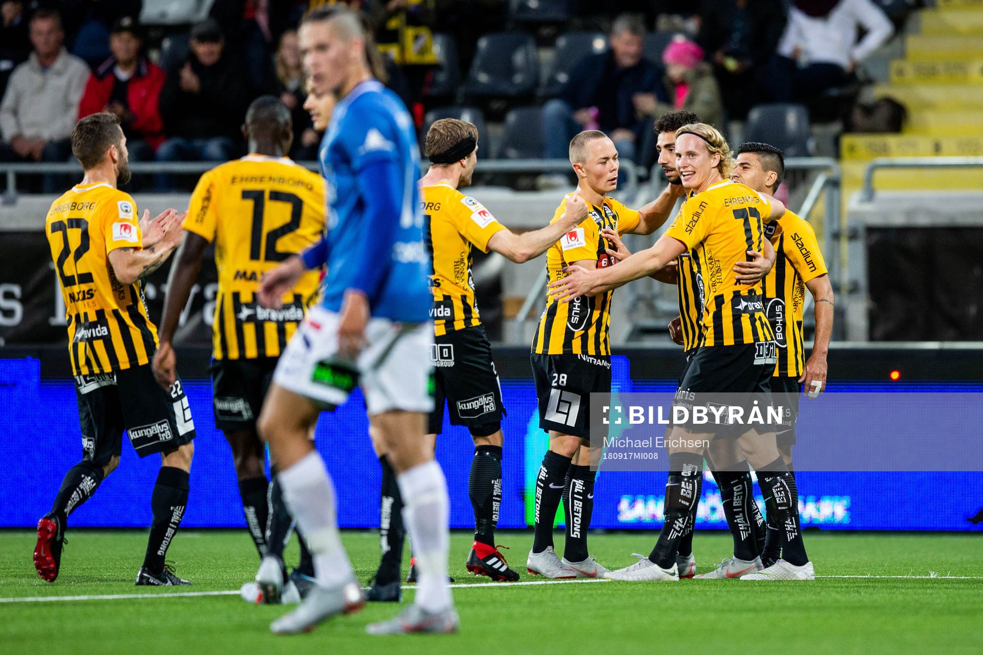 Häckens Daleho Irandust jublar med lagkamrat