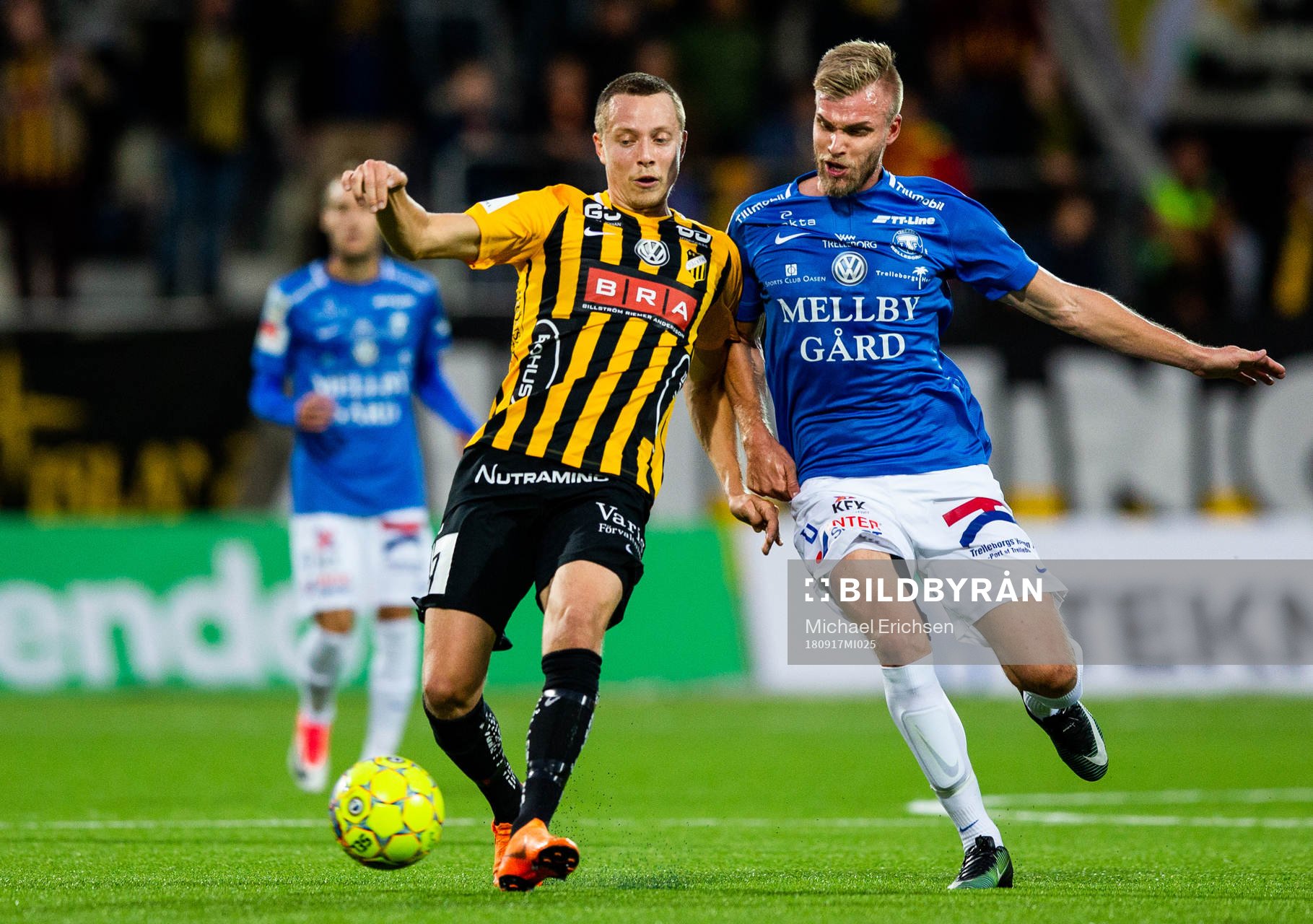 Häckens Viktor Lundberg och Trelleborgs Robin Nilsson
