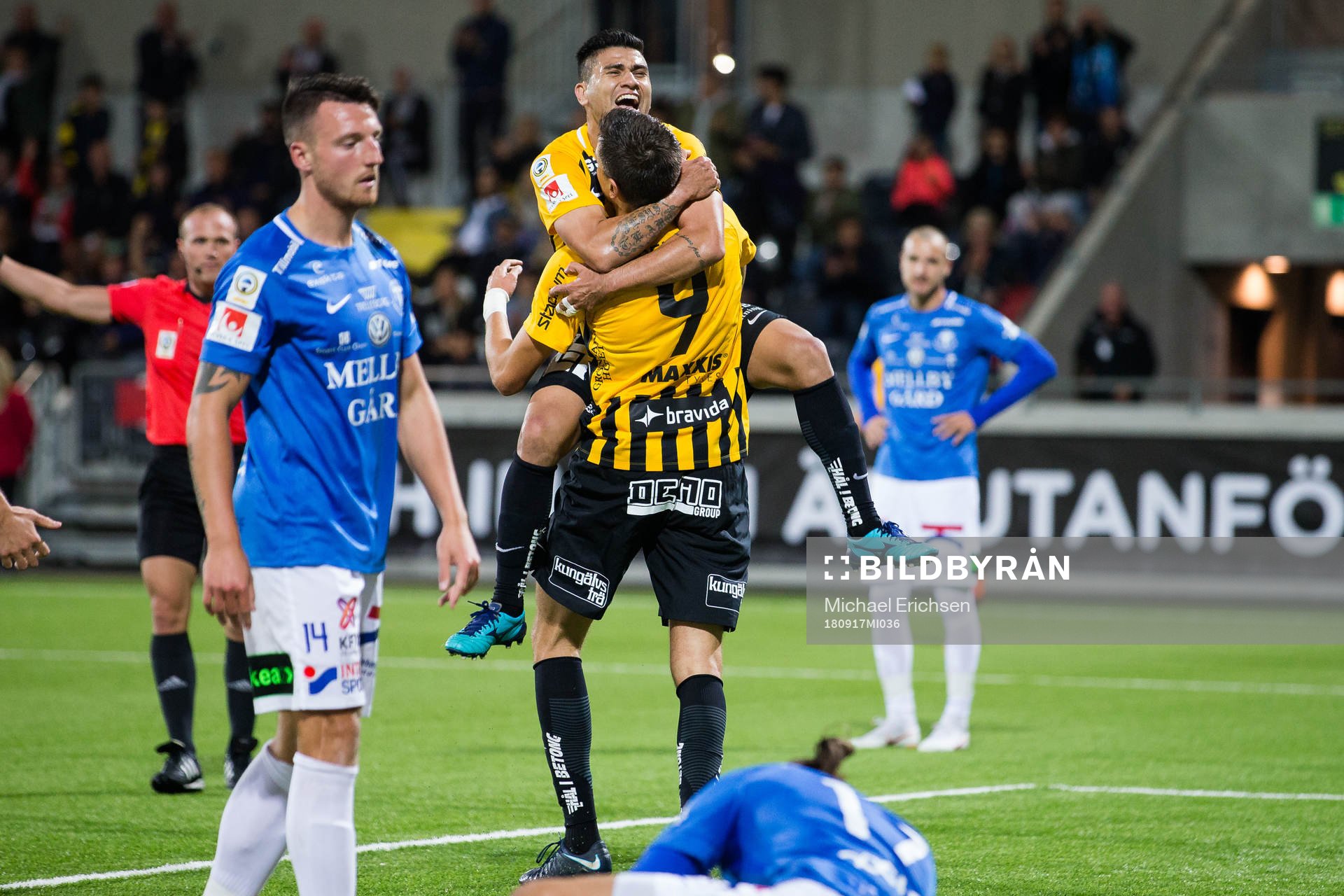 Häckens Alexander Jeremejeff jublar ihop med Paulinho