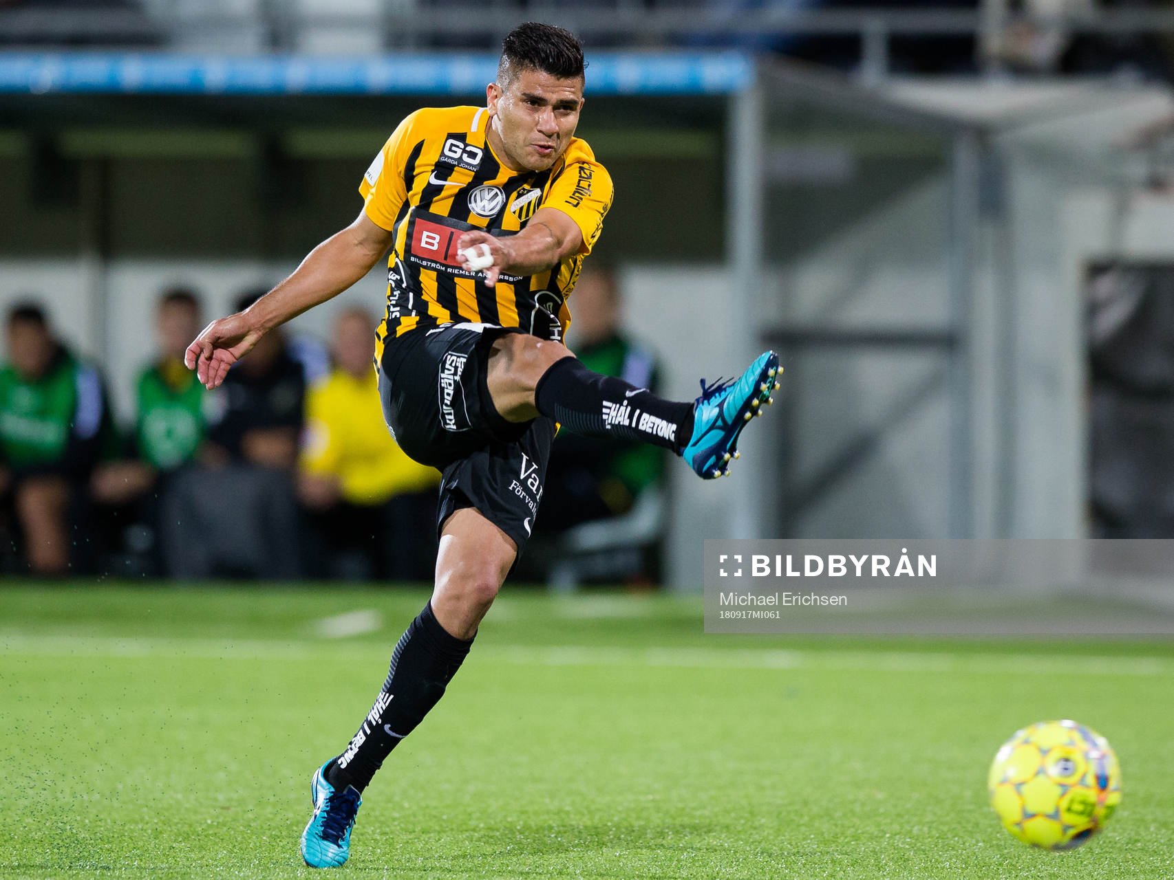 Häckens Paulinho skjuter ett skott under fotbollsmatchen i allsvenskan mellan Häcken och Trelleborg den 17 september 2018 i Göteborg.