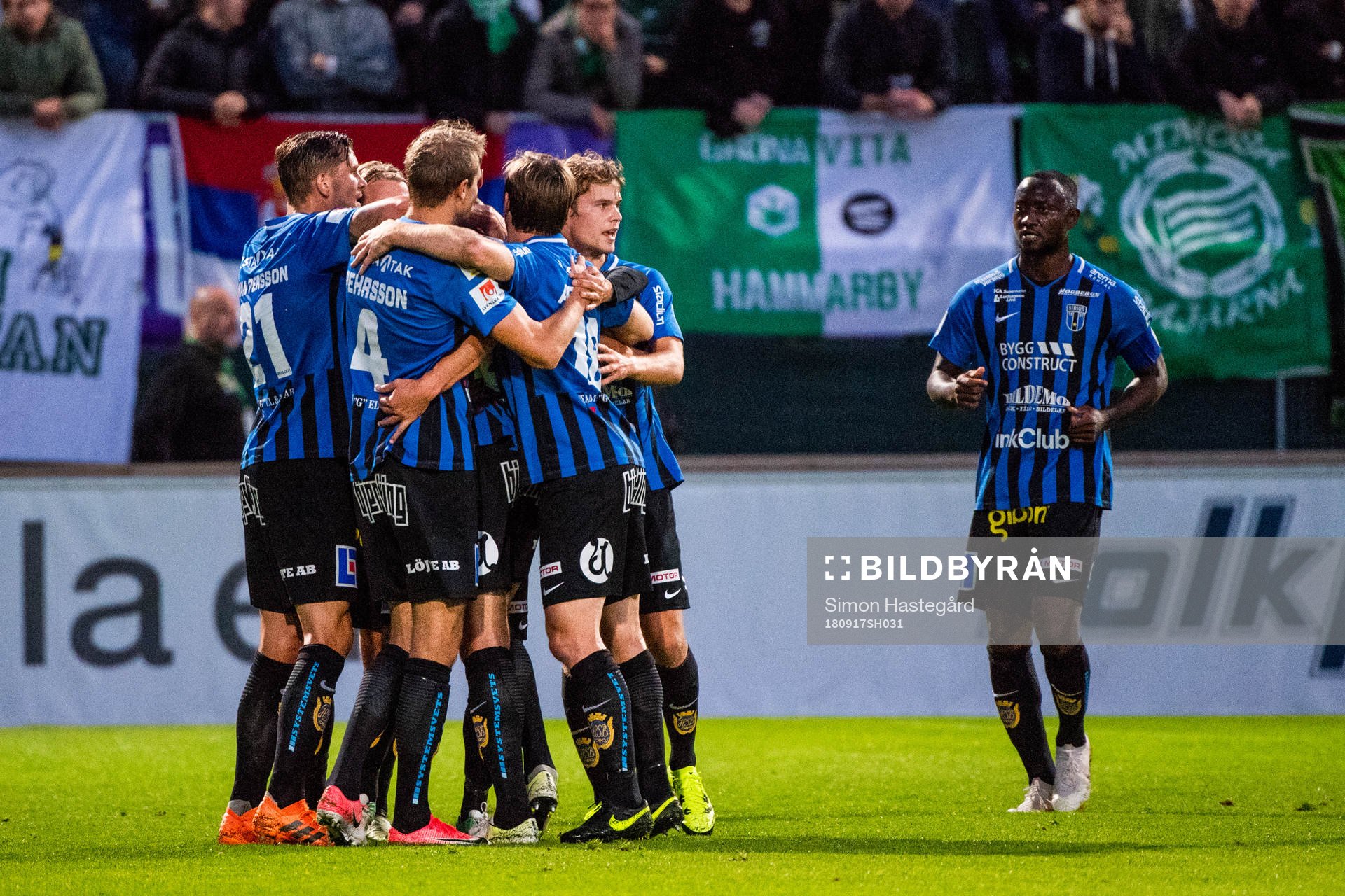 Sirius Philip Haglund blir omkramad efter 1-0 under fotbollsmatchen i Allsvenskan mellan Sirius och Hammarby den 17 september 2018 i Uppsala.