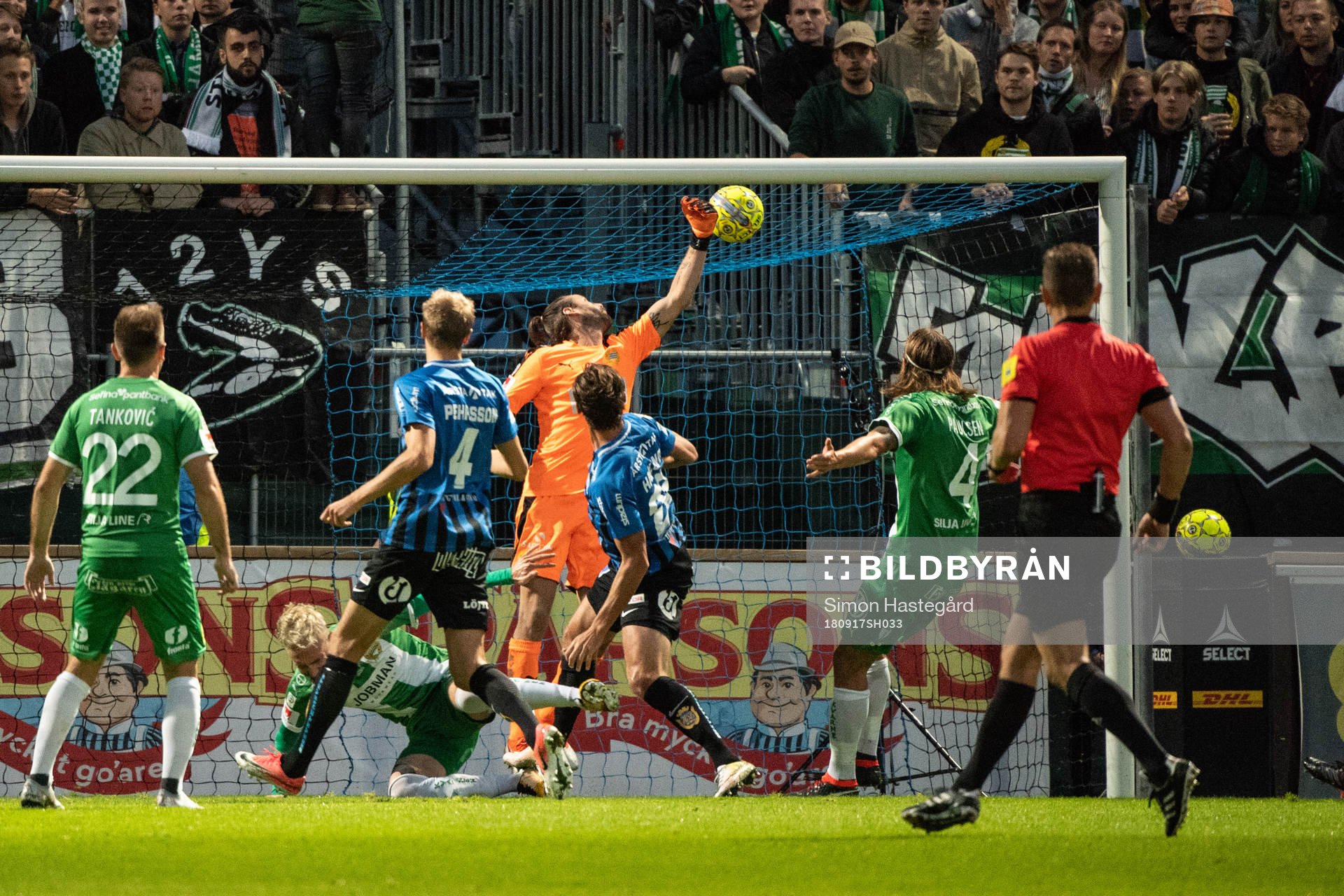 Hammarbys målvakt Johan Wiland släpper in 1-0