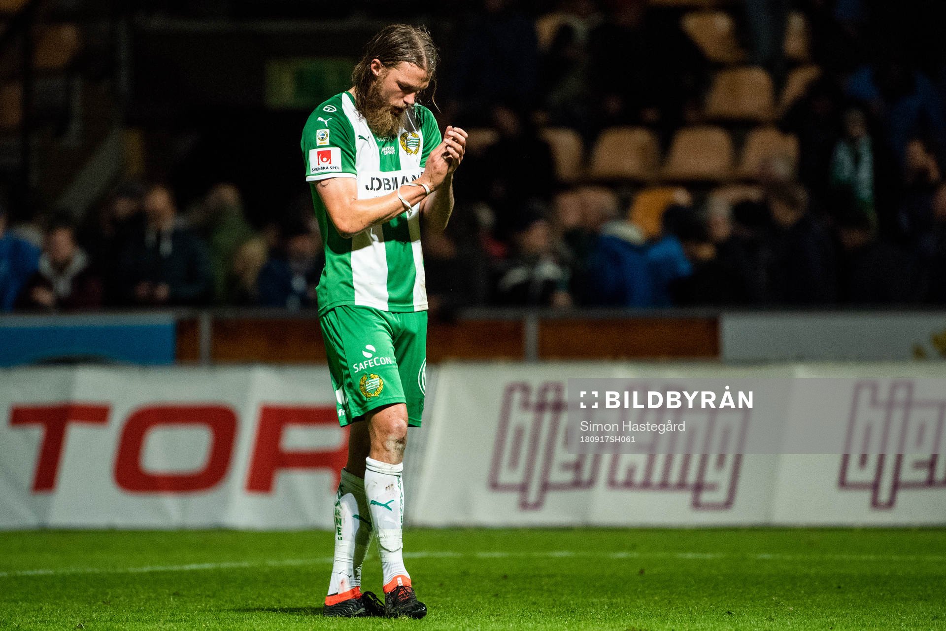Hammarbys Björn Paulsen tackar publiken