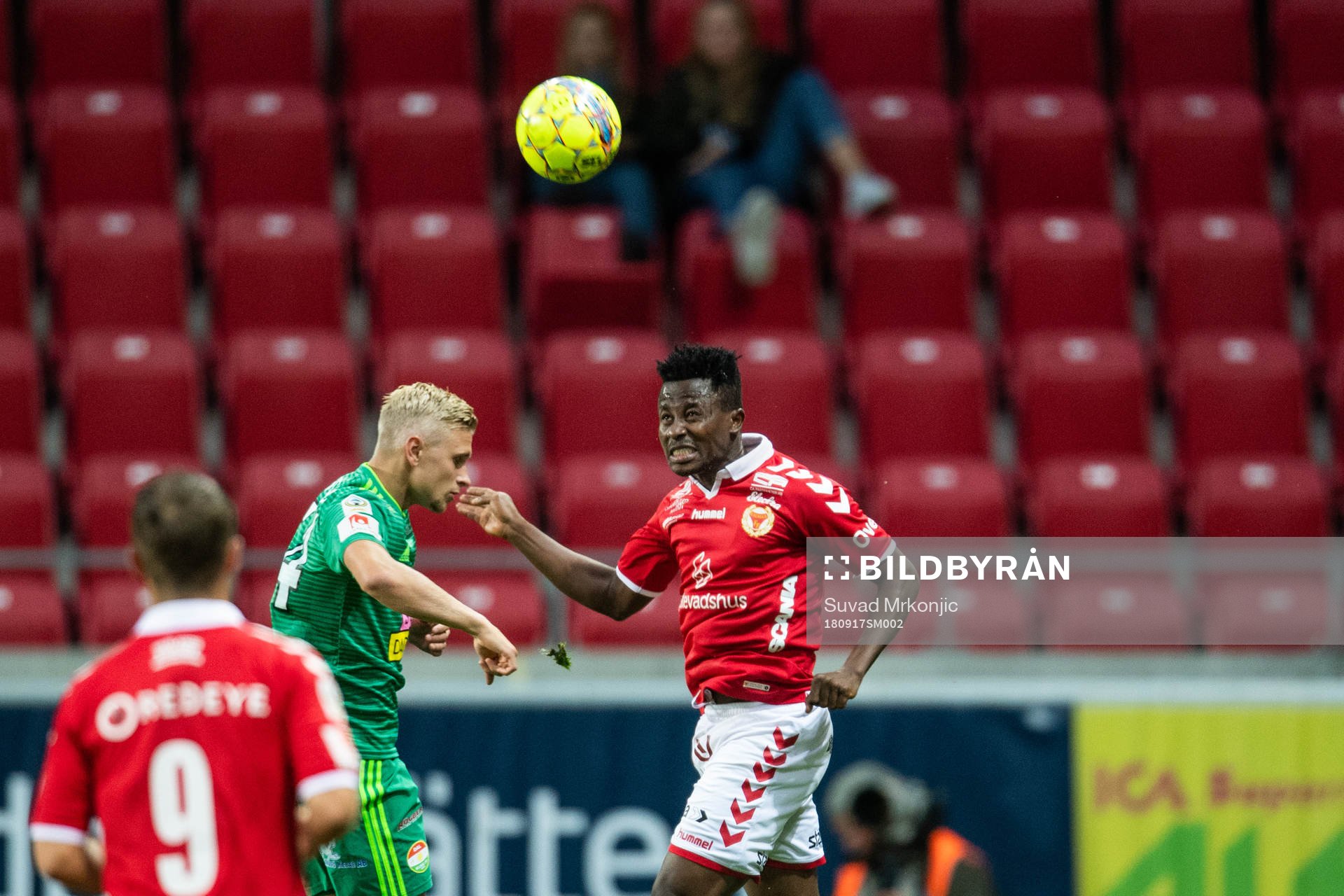 Kalmars Chima Akas och Dalkurds Simon Strand