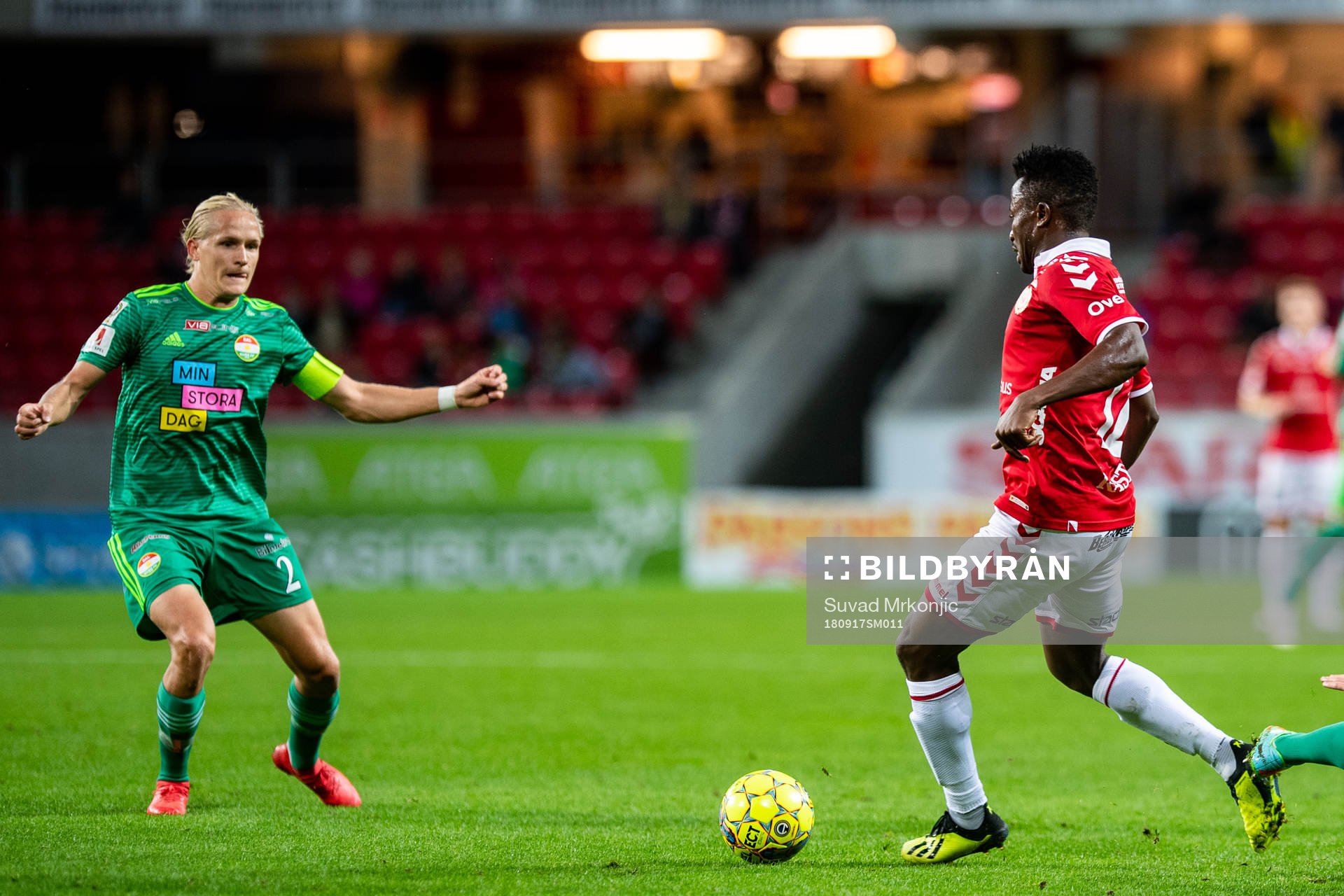 Kalmars Chima Akas och Dalkurds Simon Strand
