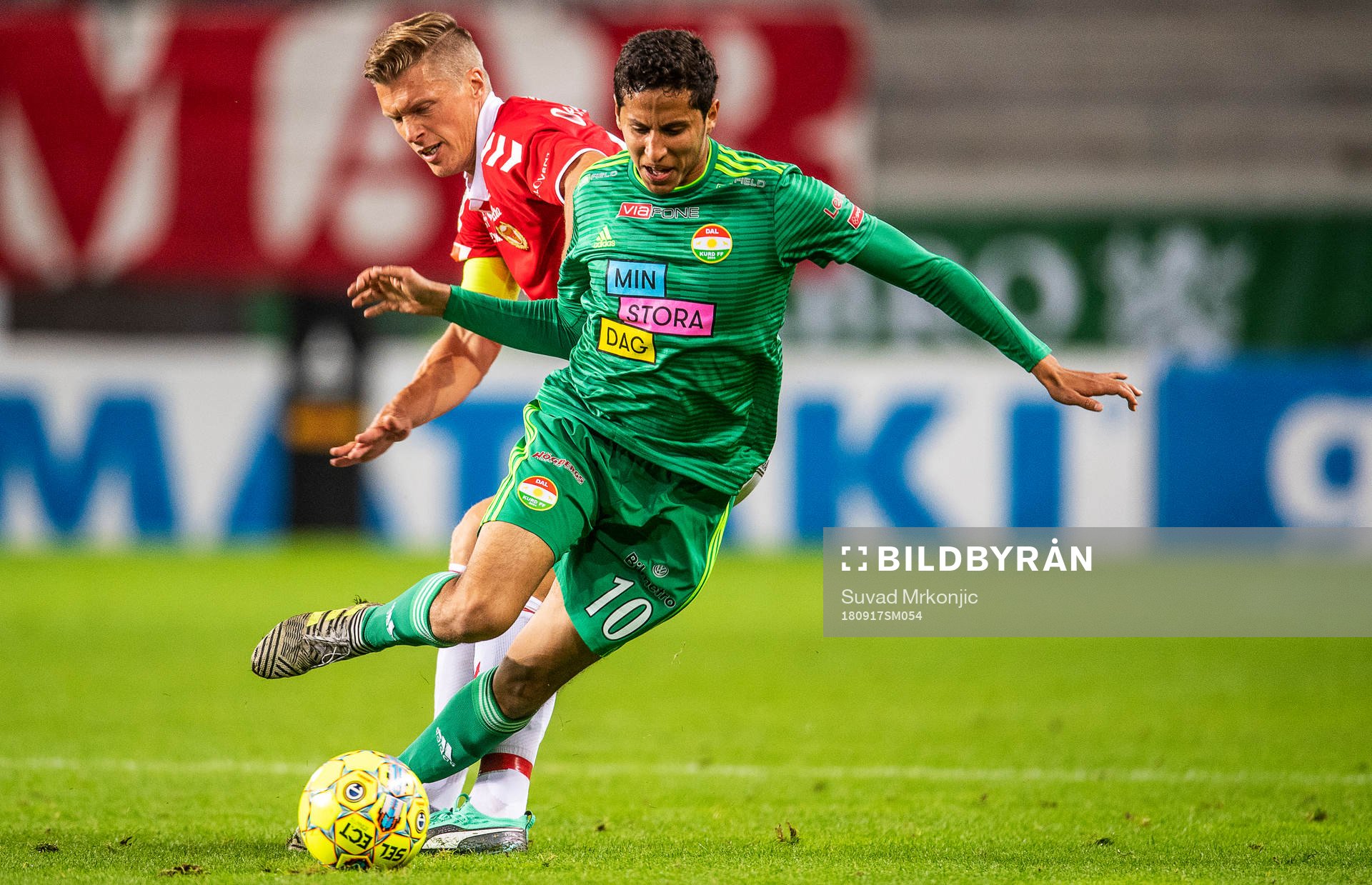 Kalmars Viktor Elm och Dalkurds Ahmad Awad under fotbollsmatchen i Allsvenskan mellan Kalmar och Dalkurd den 17 september 2018 i Kalmar.