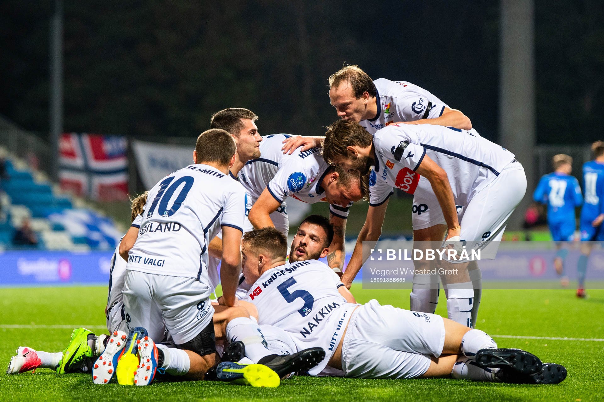 Axel Andresson of Viking celebrates with teammates after scoring 1-2 during the OBOS-ligaen match between Notodden and Viking on September 18, 2018 in Notodden.