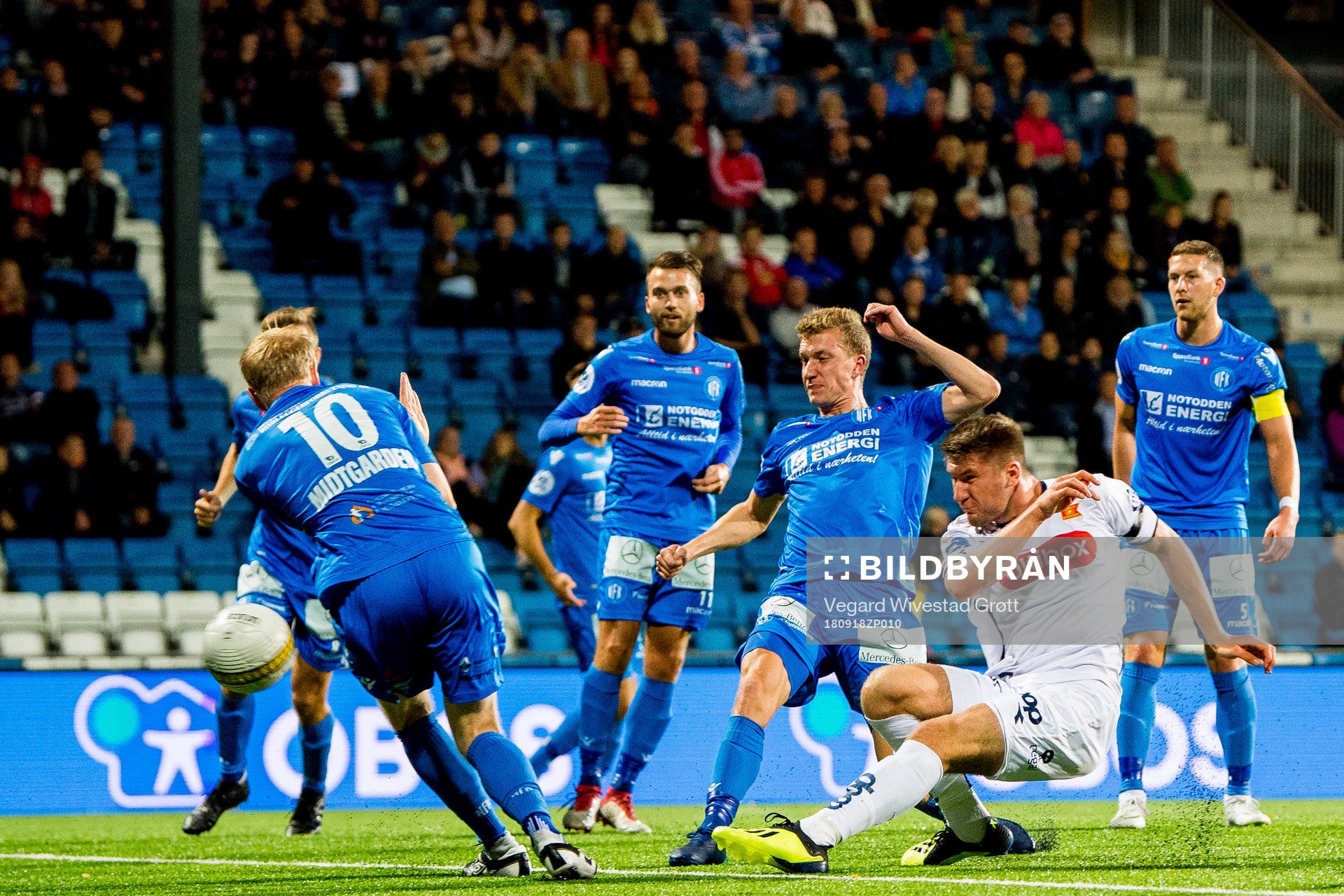 Axel Andresson of Viking scores 1-2