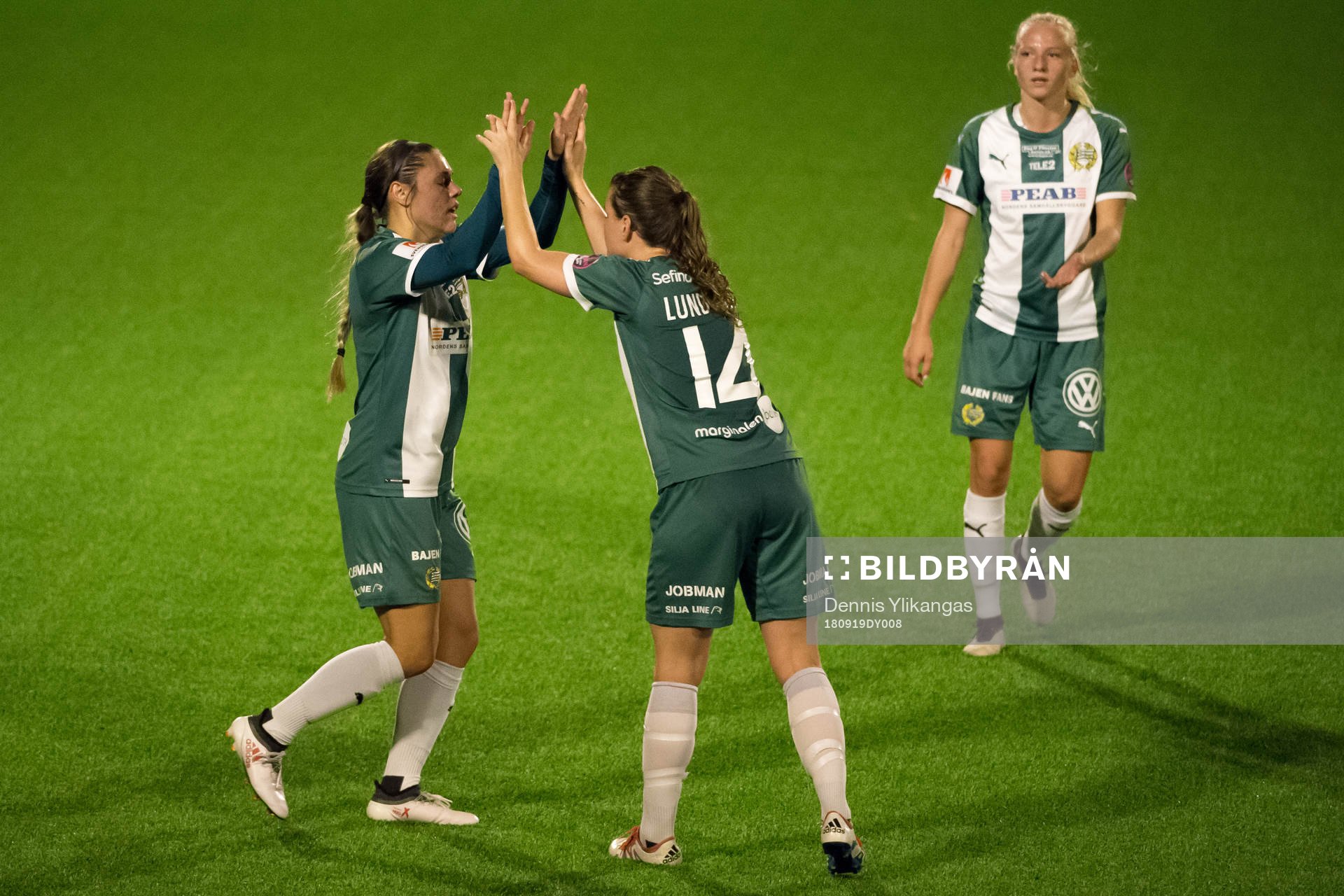 Hammarbys Lauren Kaskie jublar med lagkamrat Hanna Lundqvist
