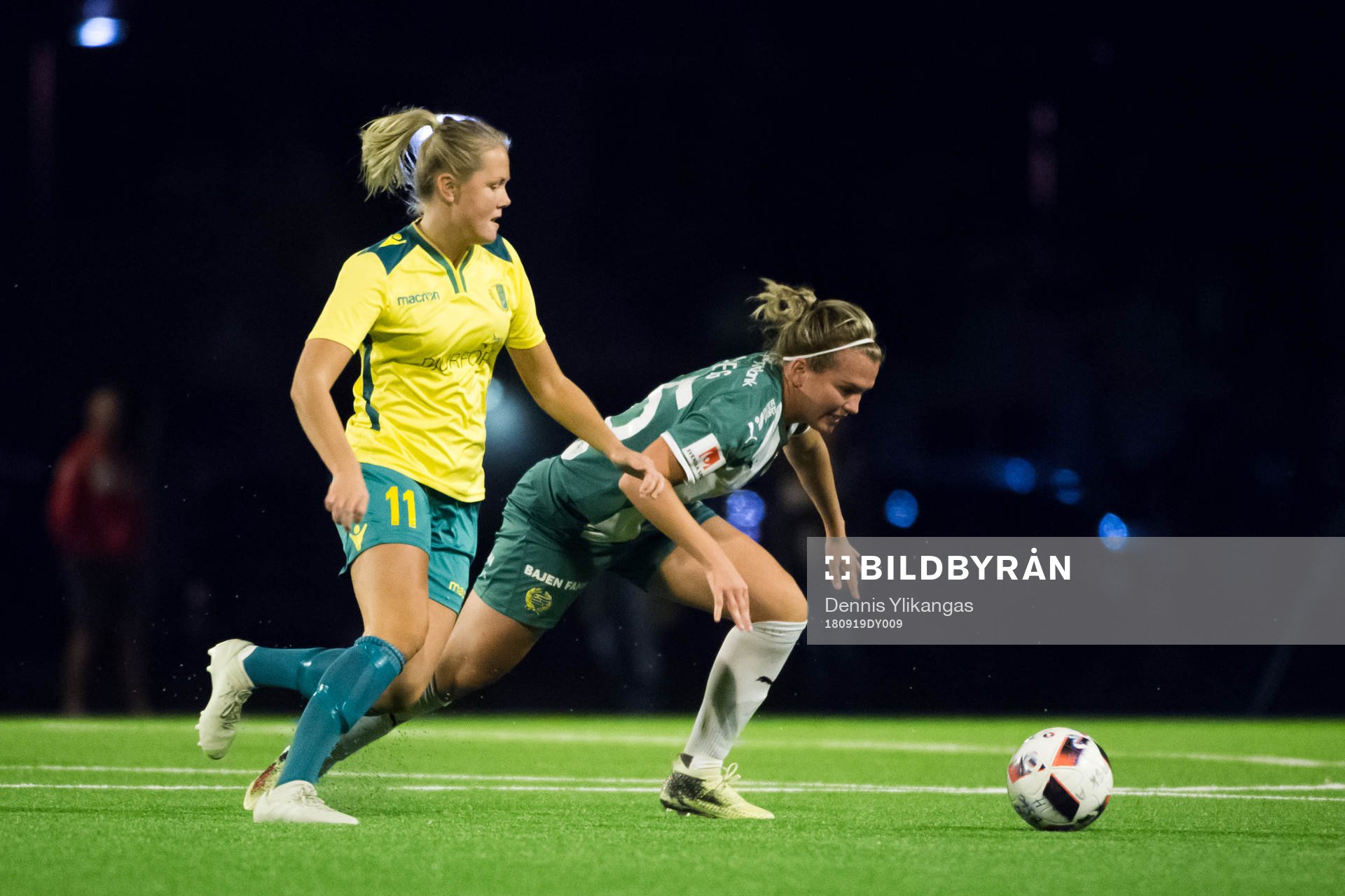 Hammarbys Frida Sjöberg och Bollstanäs Anna Thim