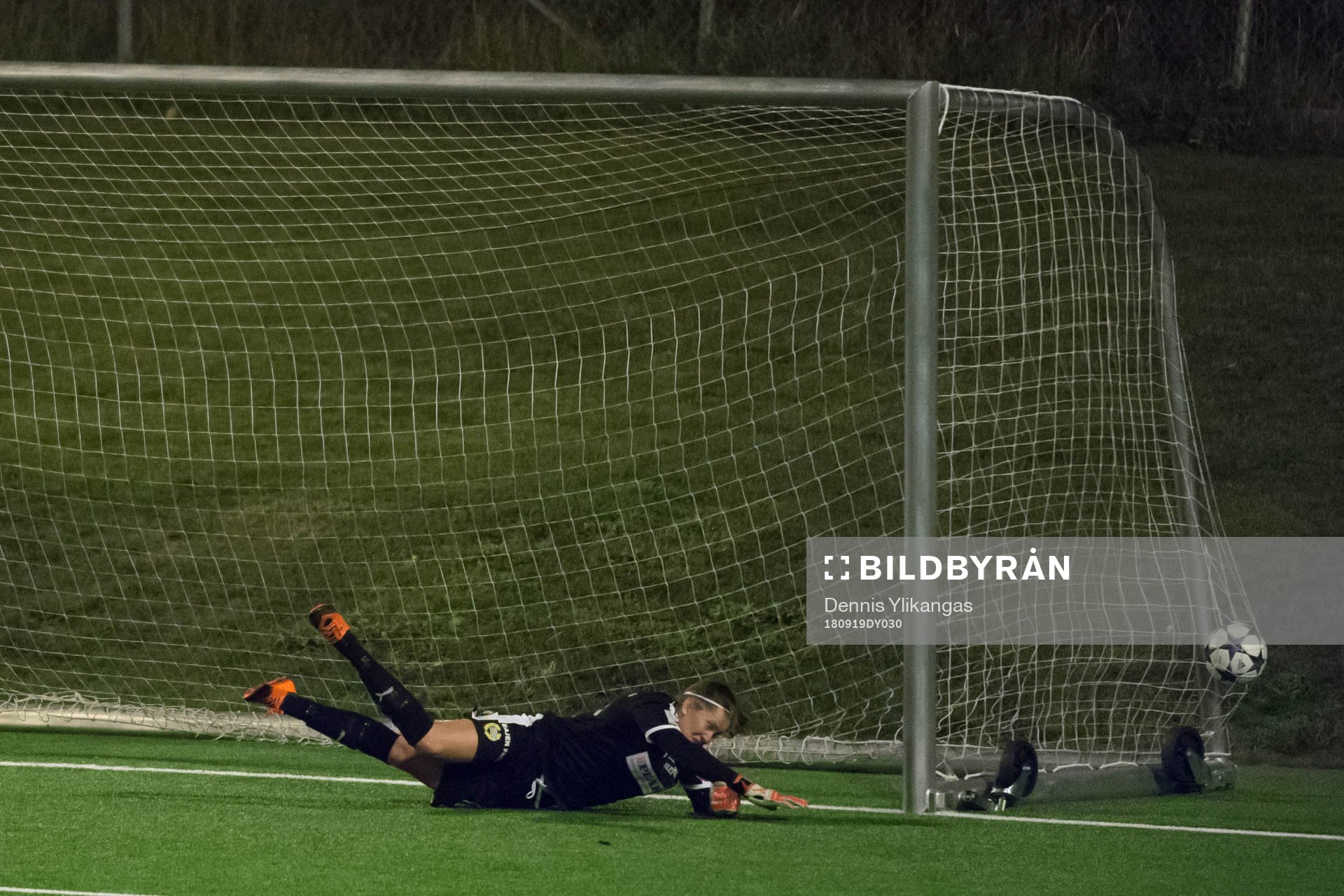 Bollstanäs Sabina Lundström gör 3-1 på straff på