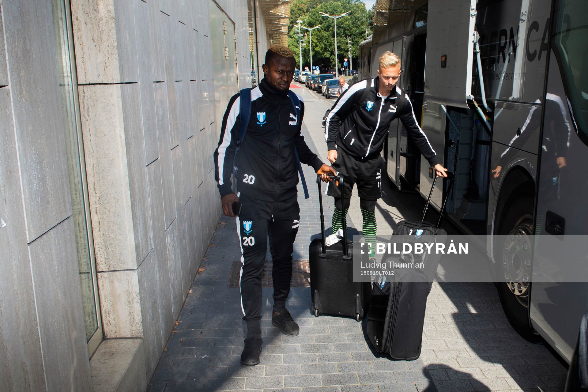 Bonke Innocent and goalkeeper Walter Viitala of Malmö FF