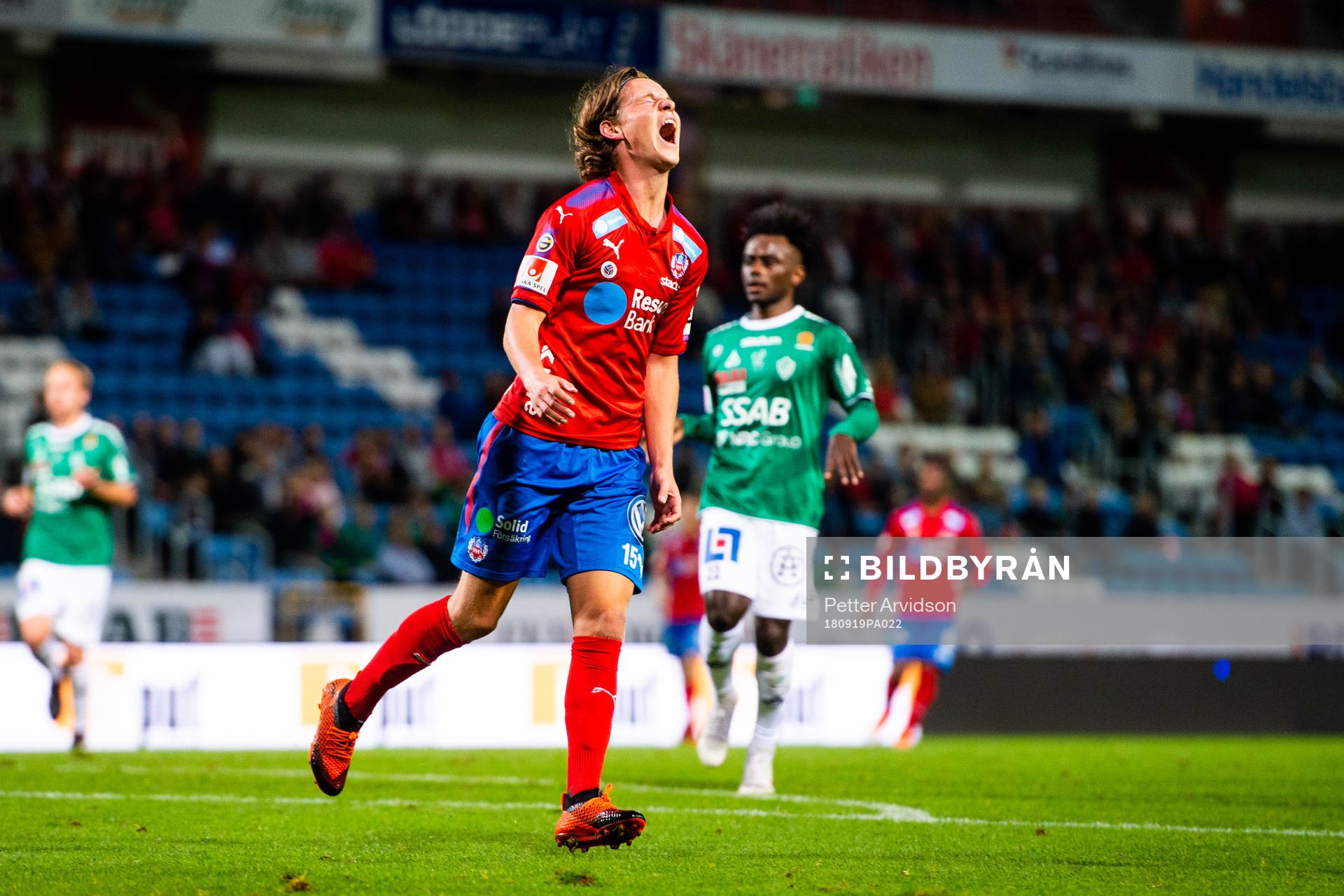 Helsingborgs Max Svensson reagerar