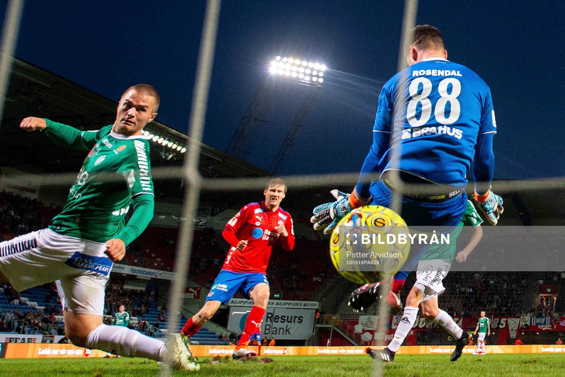 Helsingborgs Andri Runar  Bjarnason gör 1-0 bakom Brages