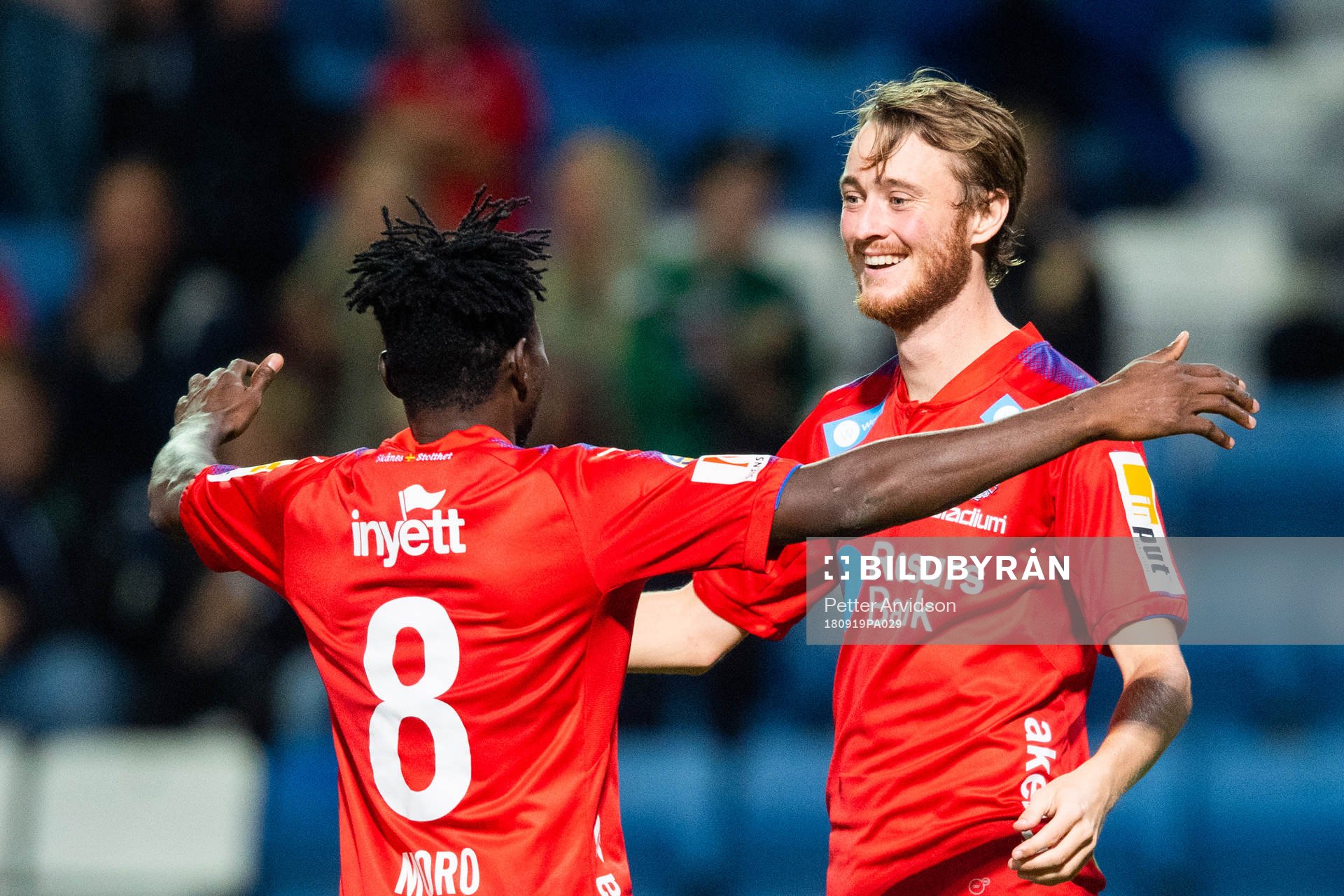 Helsingborgs Rasmus Jönsson och Mamudu Moro jublar