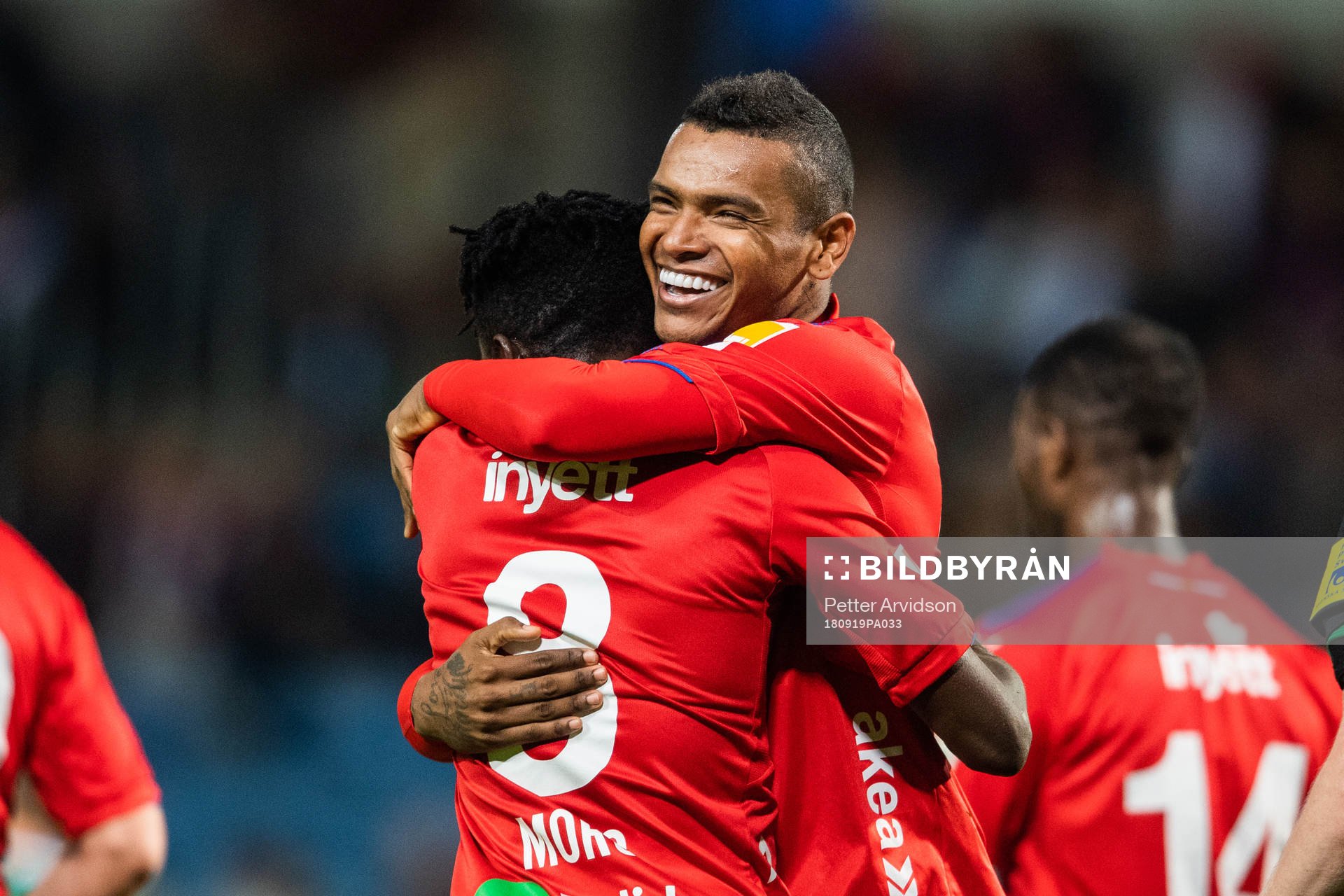 Helsingborgs Wanderson Do Carmo och Mamudu Moro jublar