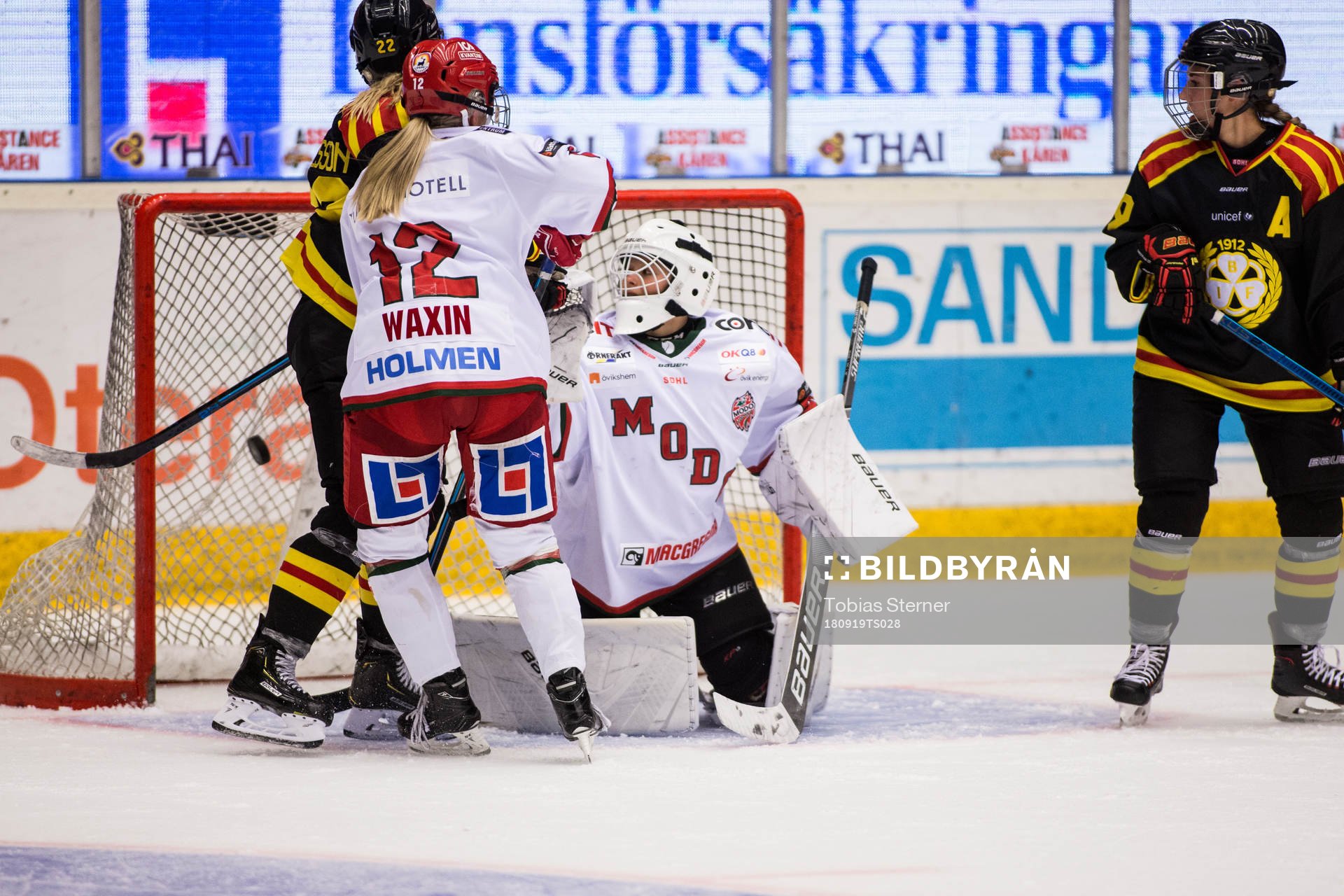 Brynäs Caroline Markström (ej i bild) reducerar till 4-3