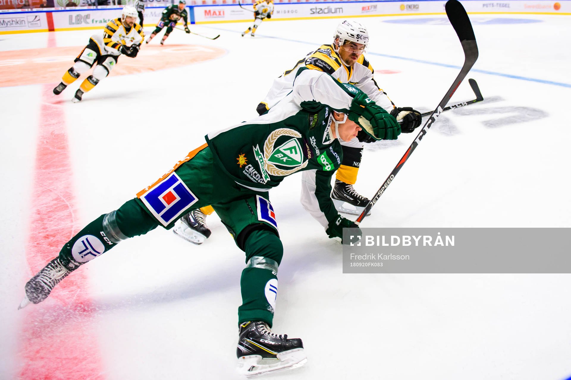 Färjestads Daniel Viksten och Skellefteås Emil Djuse