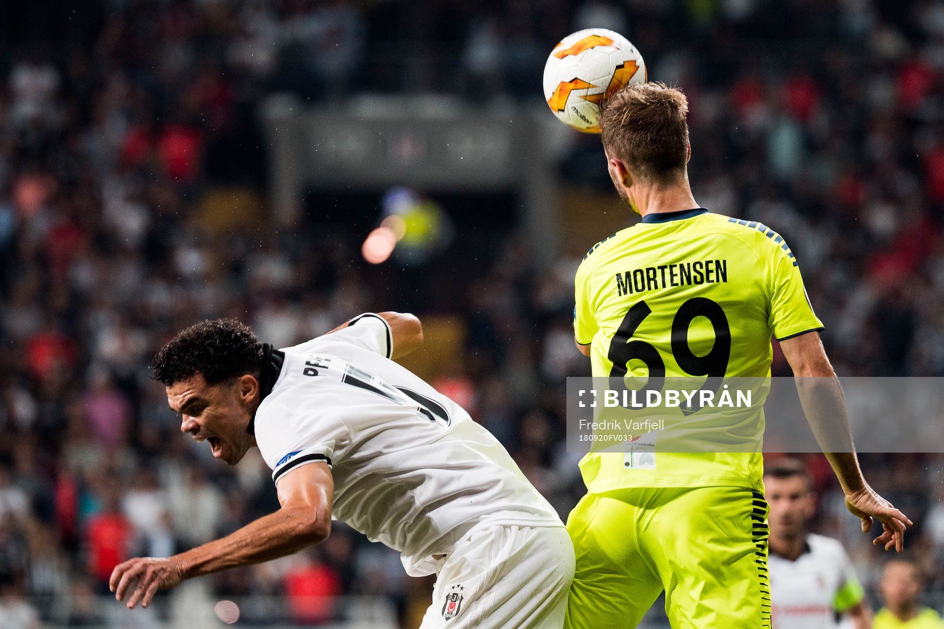 Pepe of Besiktas and Patrick Mortensen of Sarpsborg 08