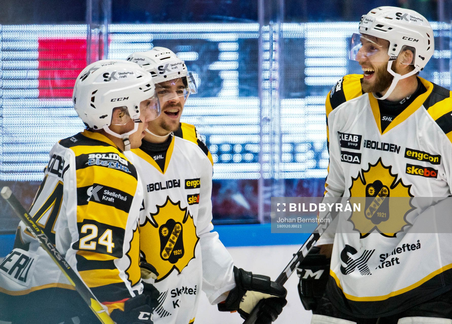 Skellefteås Emil Djuse gör 1-2 och jublar med Andreas