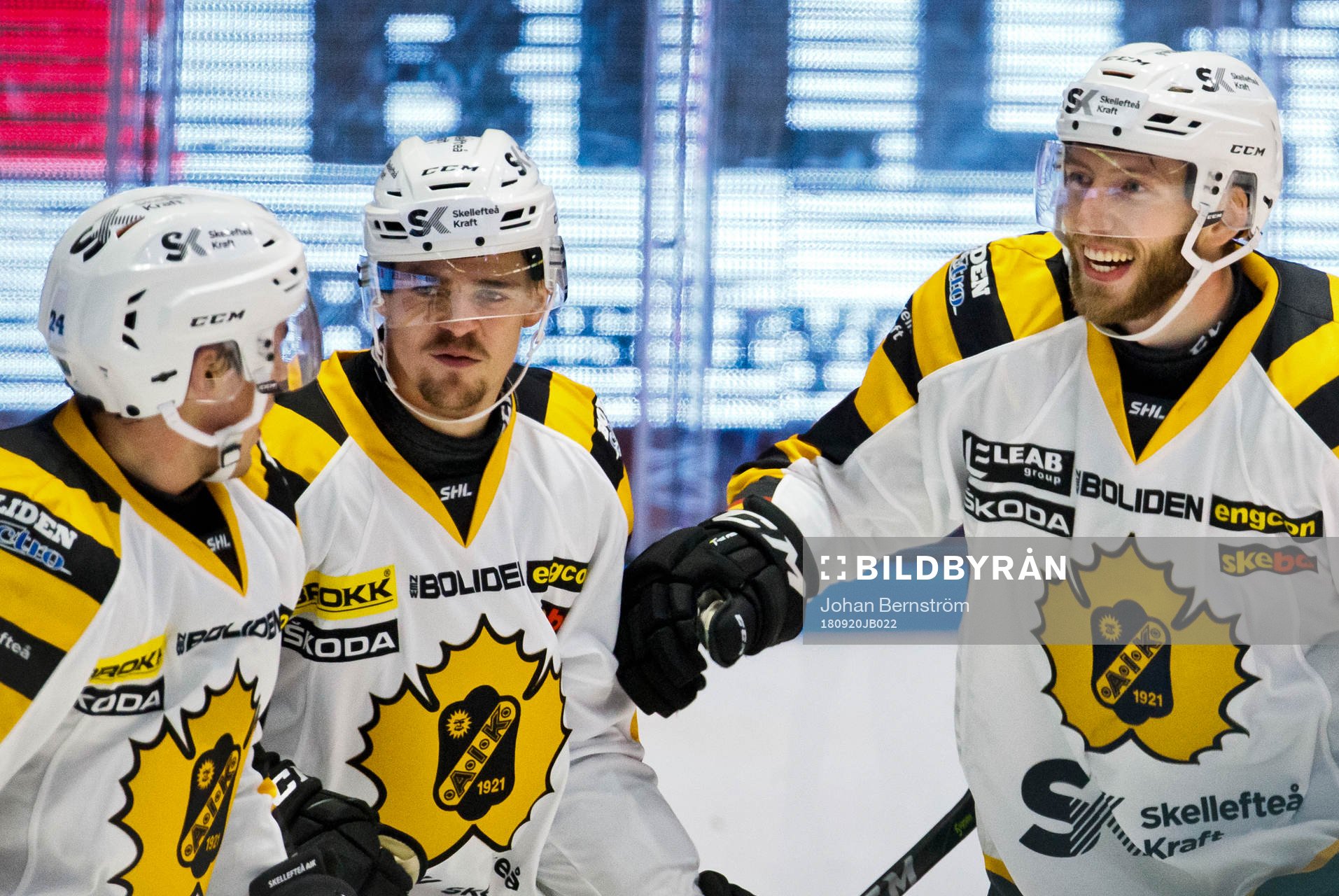 Skellefteås Emil Djuse gör 1-2 och jublar med Andreas