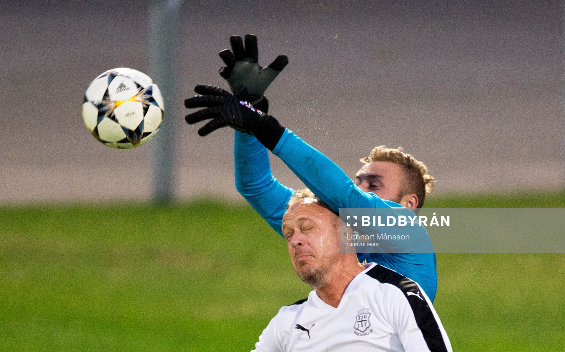 IFK Hässleholms målvakt Alexander Nilsson framför