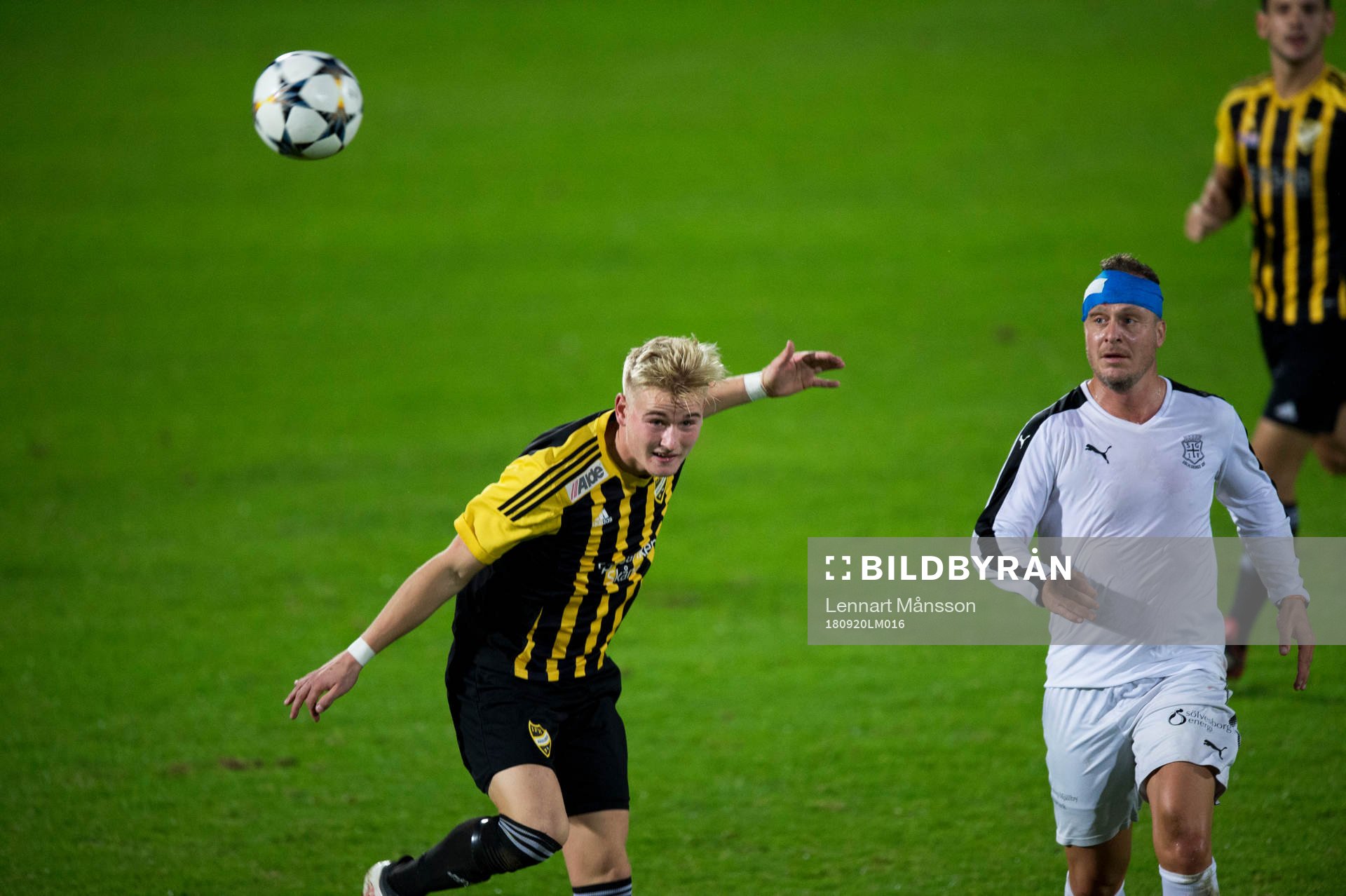 IFK Hässleholms Linus Svensson i matchen i division 2