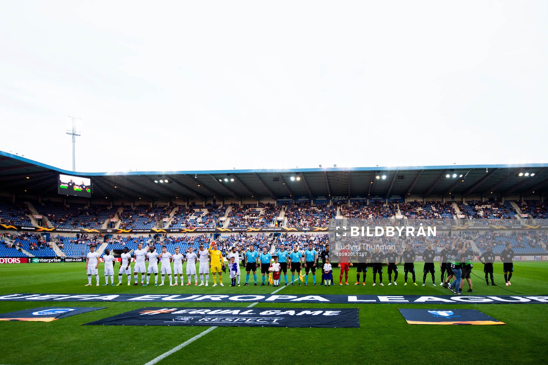 The teams line-up