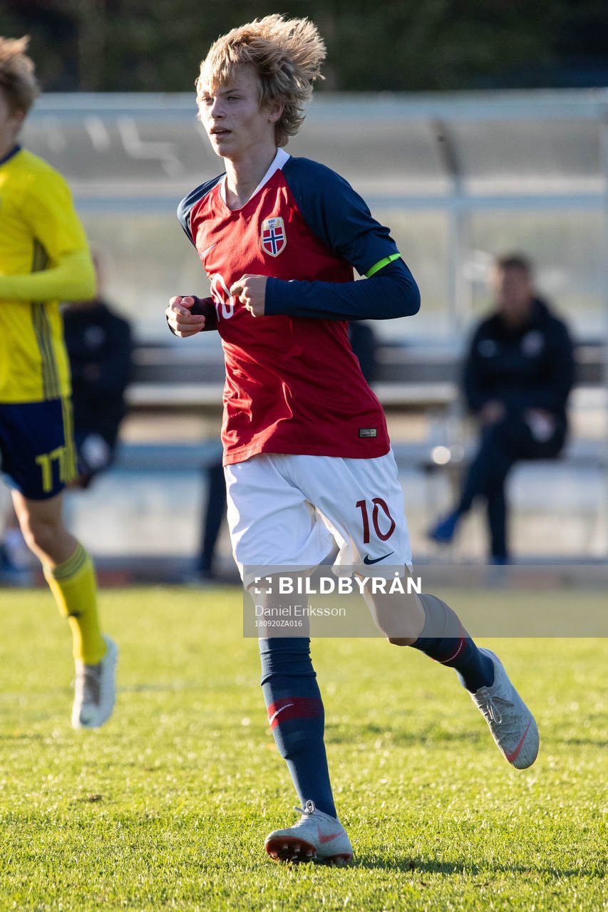 Odin Thiago Holm 180920 i landskampen i fotboll mellan Sverige och Norge den 20 september 2018 i Mora.