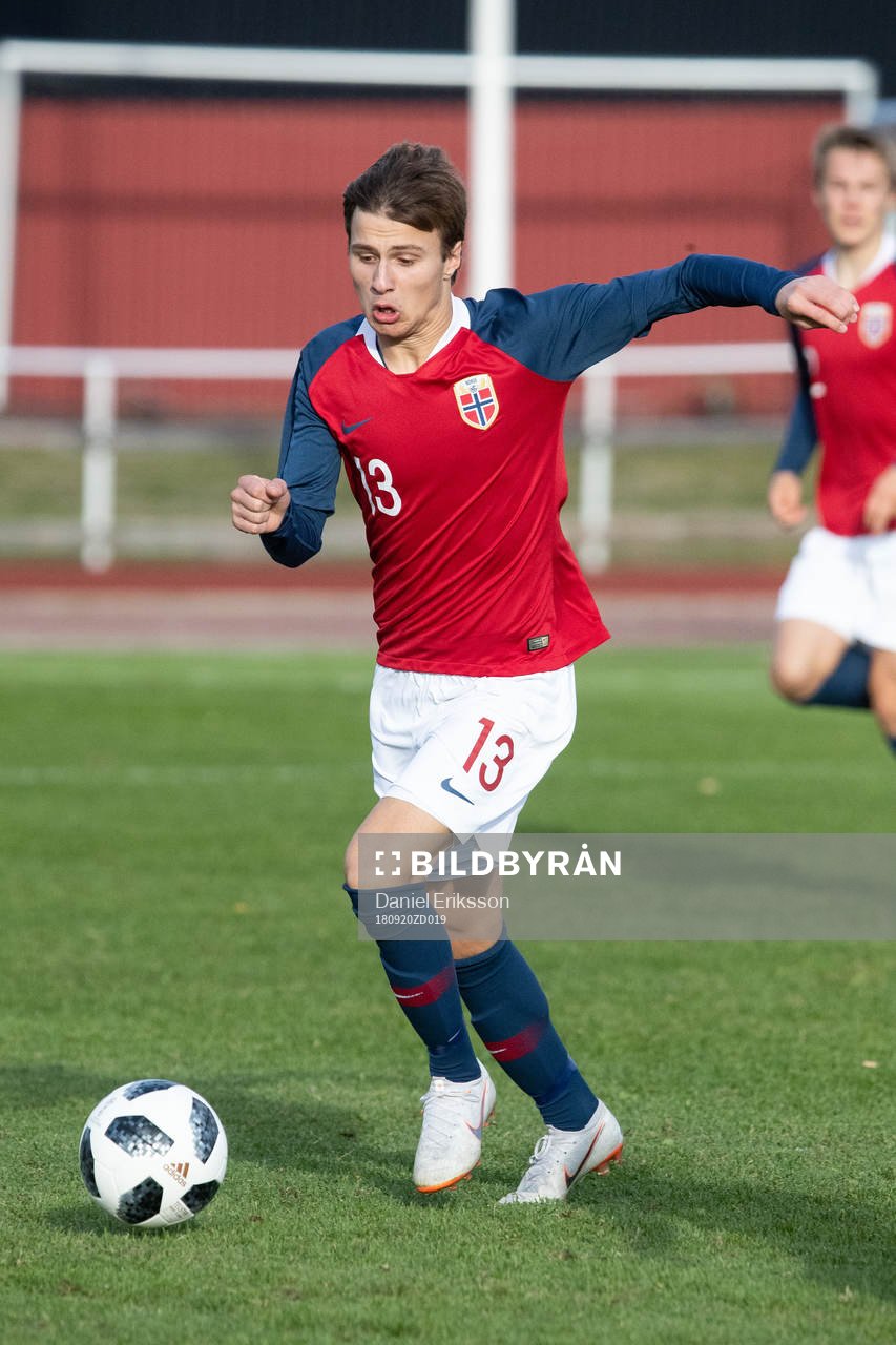 Norges Uranik Seferi  i landskampen i fotboll mellan Sverige och Norge den 20 september 2018 i Mora.