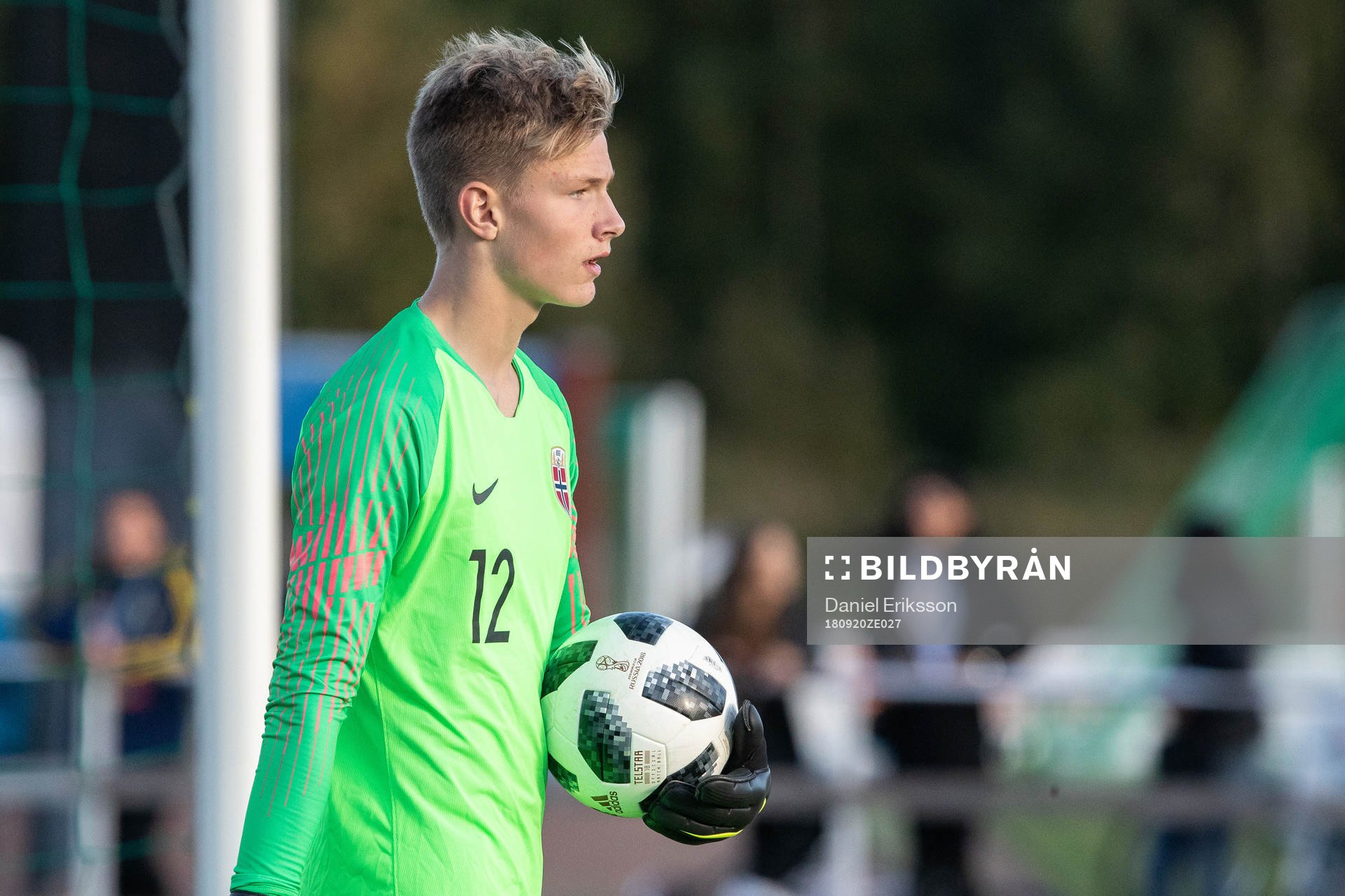 Norges Isak Solbergi landskampen i fotboll mellan Sverige
