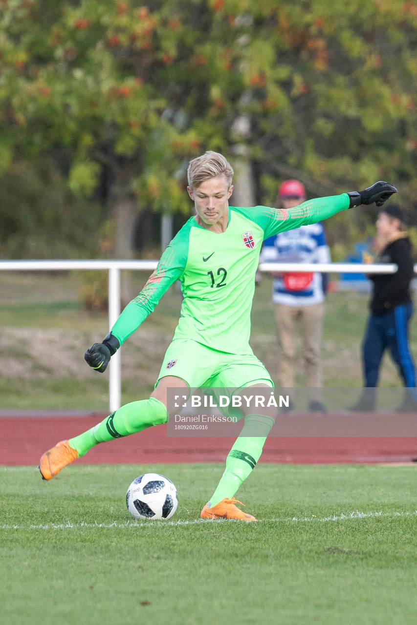 Norges Isak Solberg i landskampen i fotboll mellan Sverige