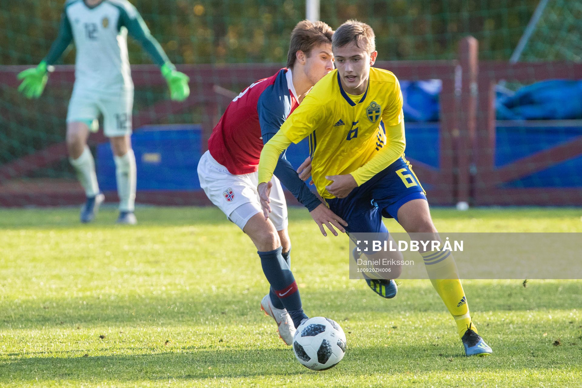 Sveriges Jesper Tolinsson  i landskampen i fotboll mellan