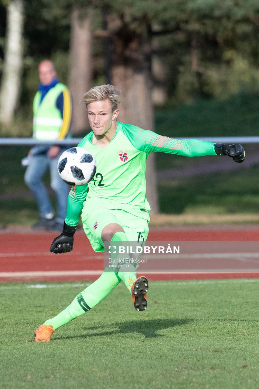 Norges Isak Solberg i landskampen i fotboll mellan Sverige